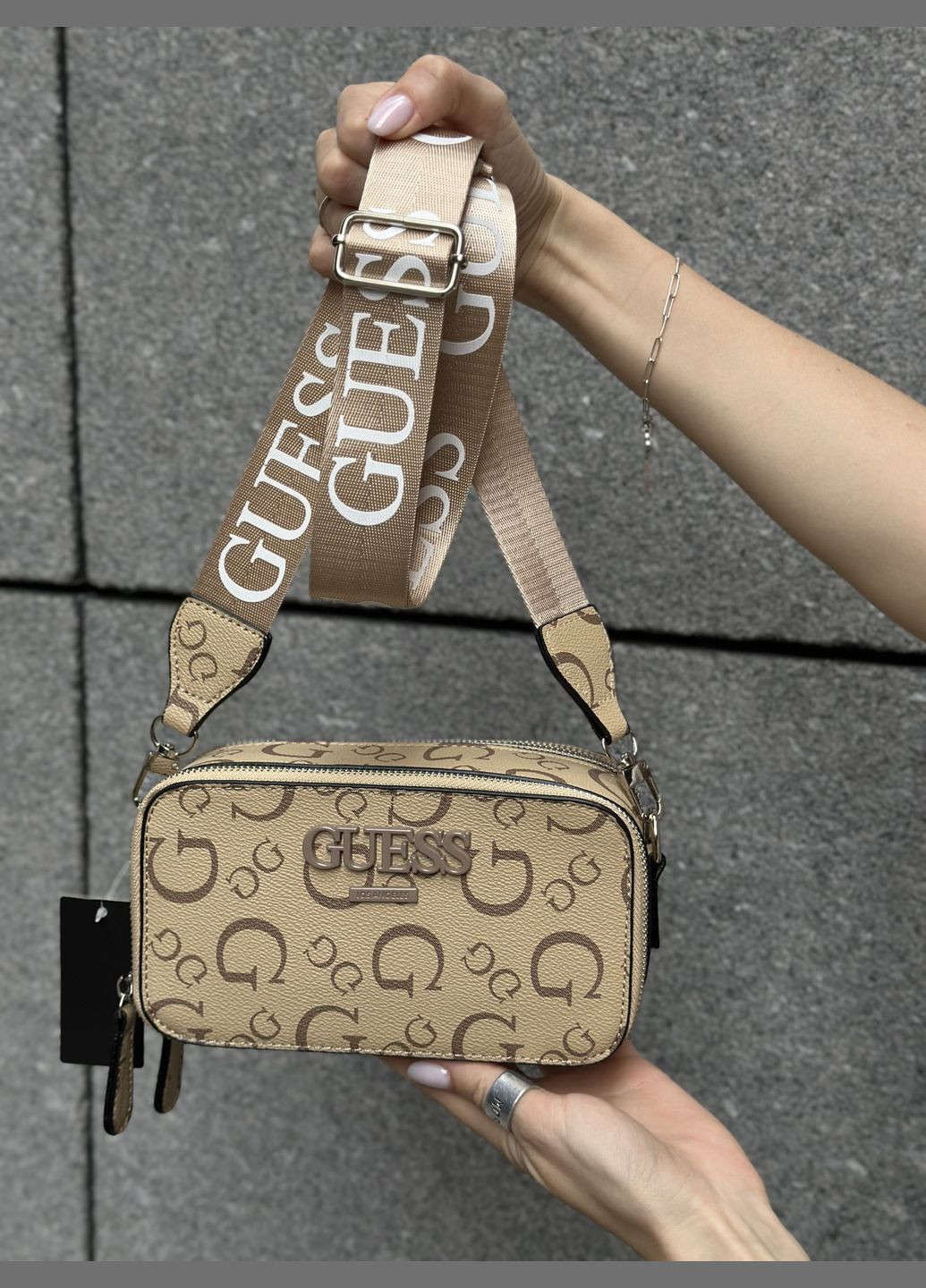 Жіноча сумка Guess крос-боді прямокутна бежева No Brand (295903394)