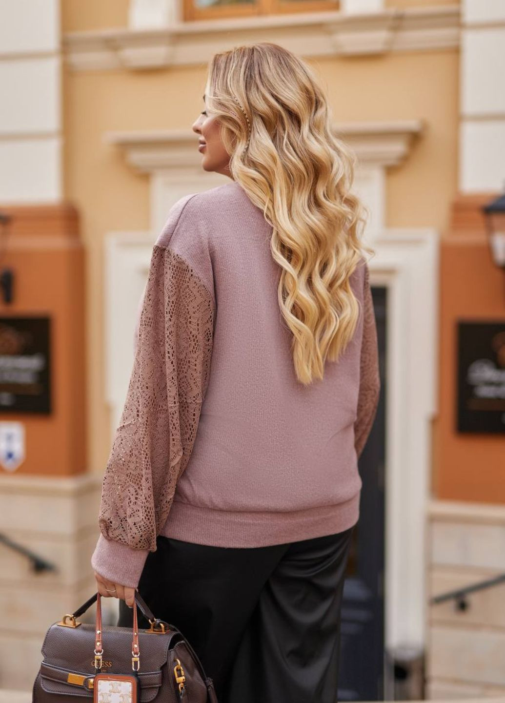Бежевий демісезонний базовий светр з мереживом джемпер Allthings