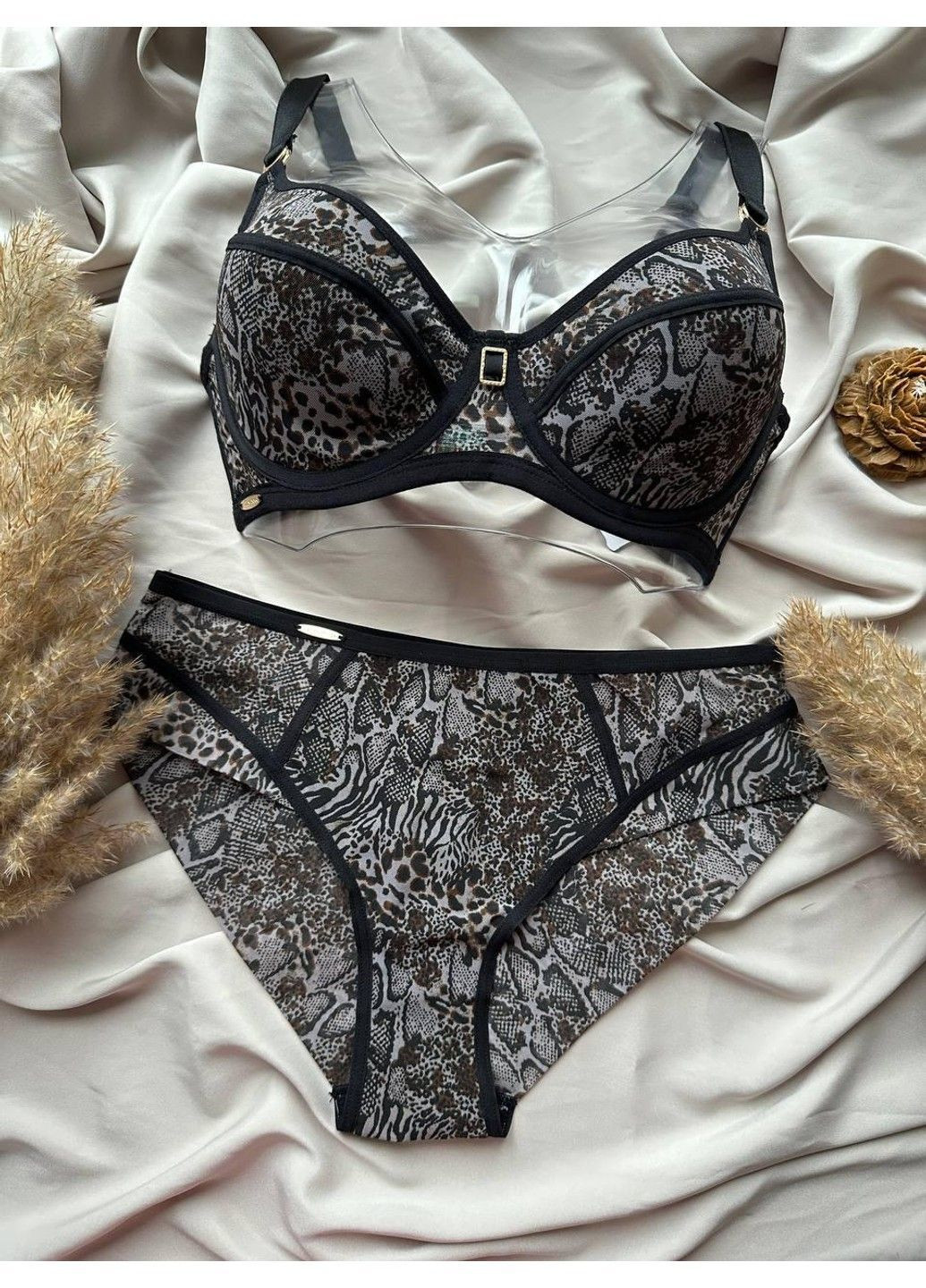 Серый комплект бюстгальтер мягкая чашка + трусики слип 11506 серый Lanny Mode