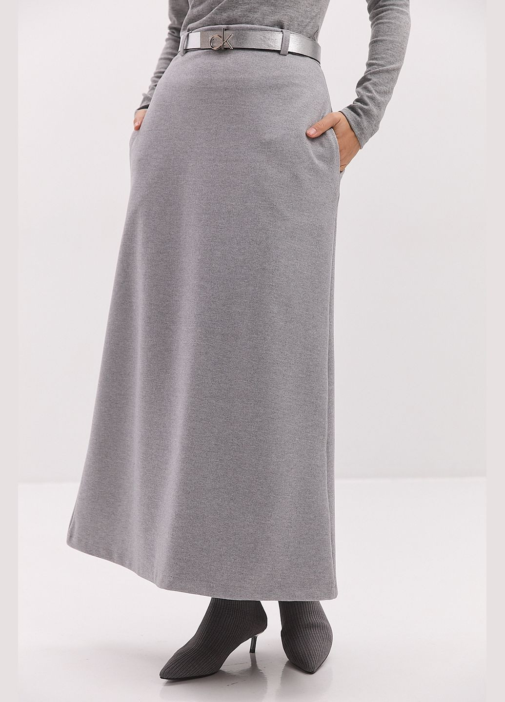 Серая длинная юбка из теплого трикотажа черная с разрезом сзади Arjen