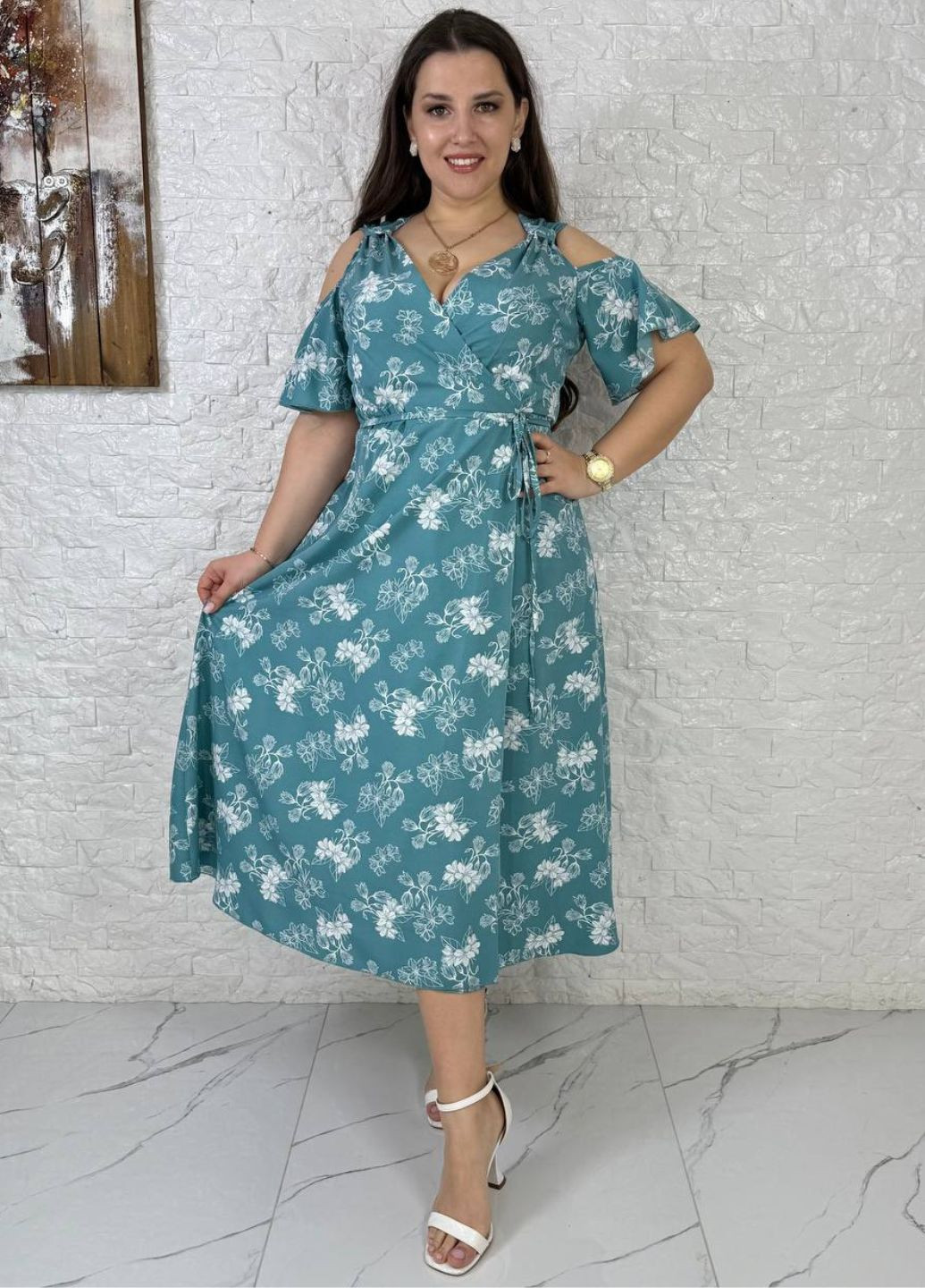 Фісташкова повсякденний вишукана легка літня міді сукня на запах з квітковим візерунком та короткими рукавами з вирізами на плечах на запах Tik-Tak з квітковим принтом