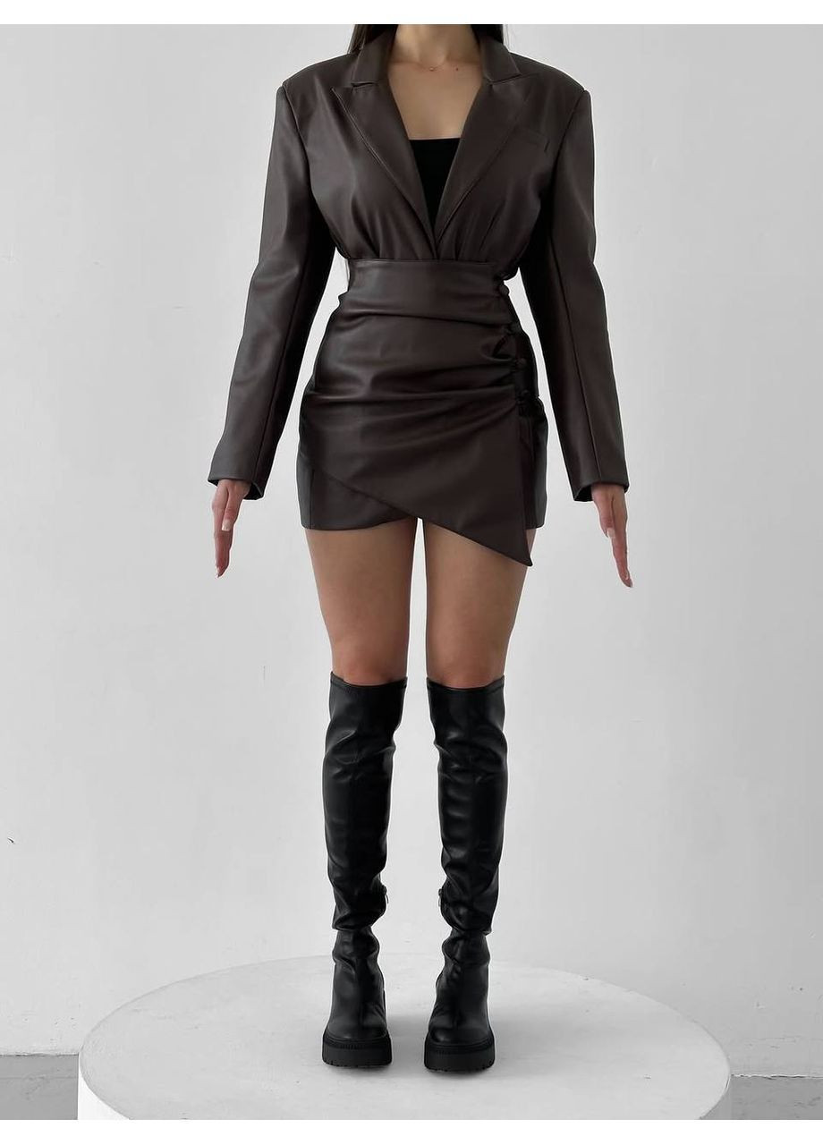 Коричневое повседневный, вечернее, кэжуал женское платье из экокожи с баской, платье-жакет FINO Mode однотонное