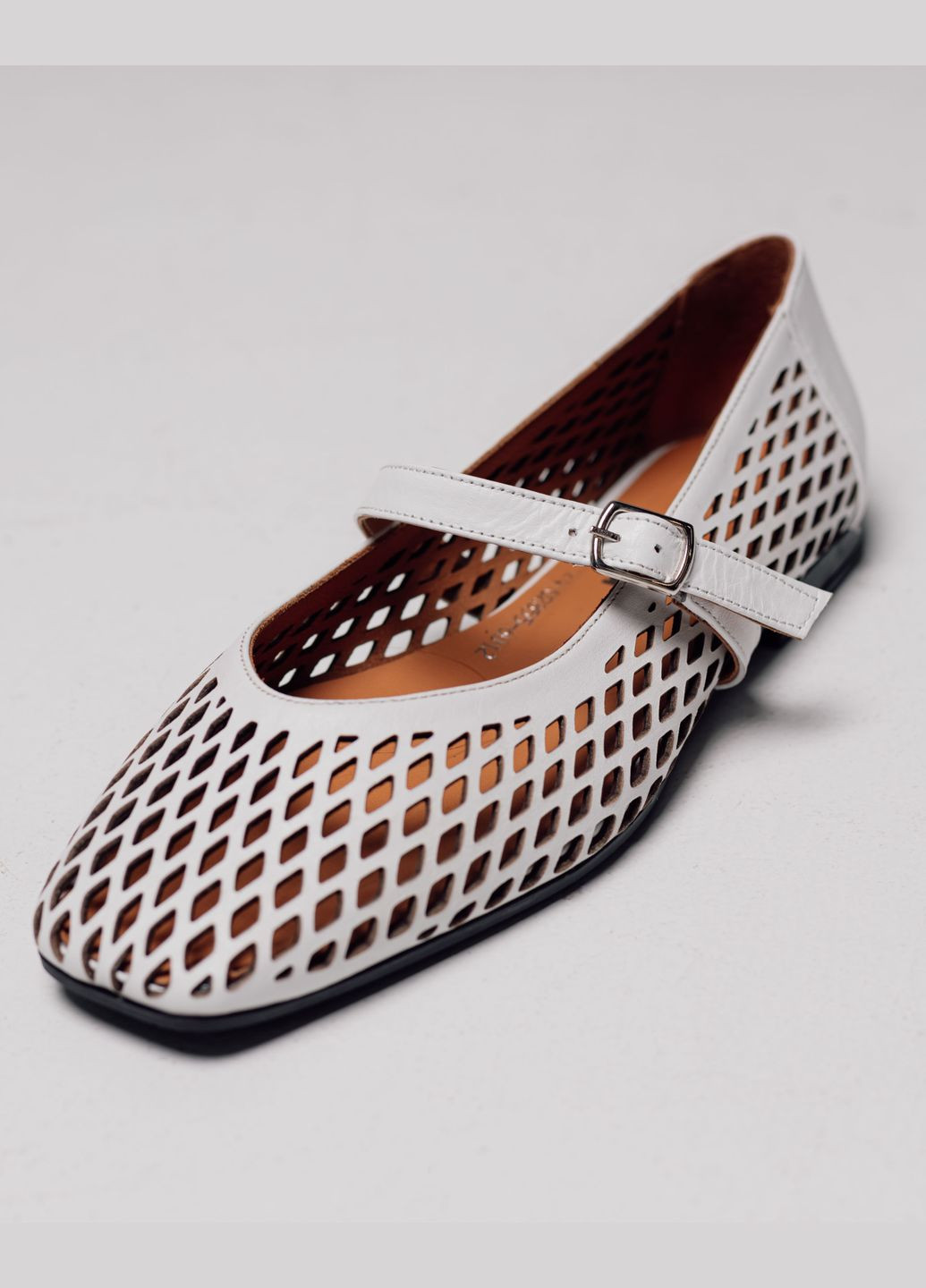 Жіночі перфоровані балетки Krula | білі перфорація натуральна шкіра (322029608)