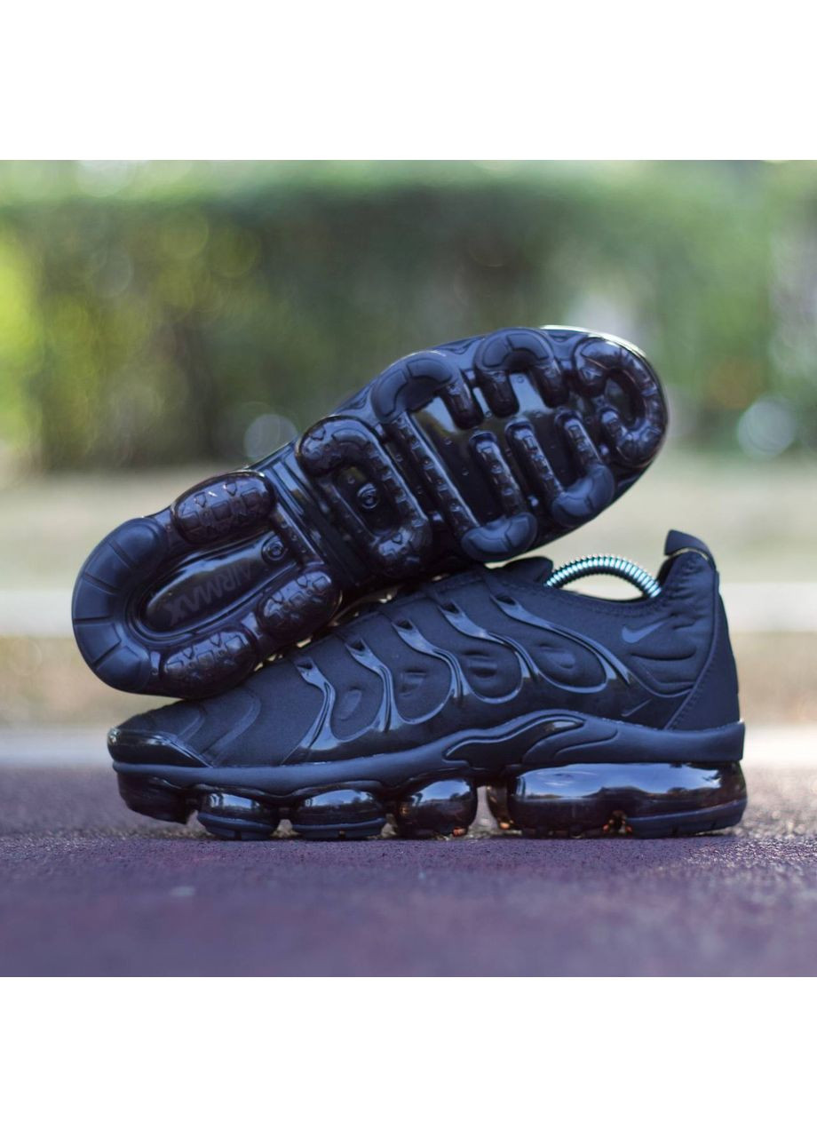 Белые демисезонные кроссовки мужские nike air vapormax plus triple black 924453-004 No Brand