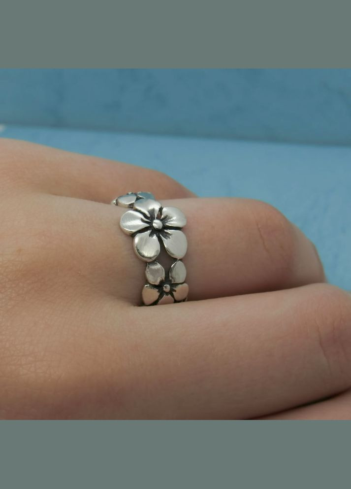 Серебряное кольцо "Три цветочка" 18 No Brand (350667207)
