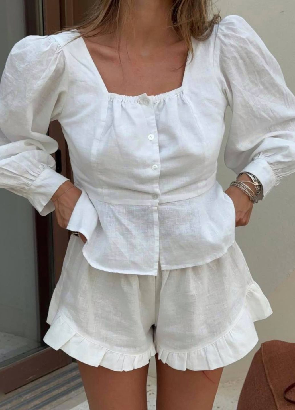 Изысканный летний легкий льняной летний костюм двойка: блузка на пуговицах + шорты с рюшами Tik-Tak (325428774)