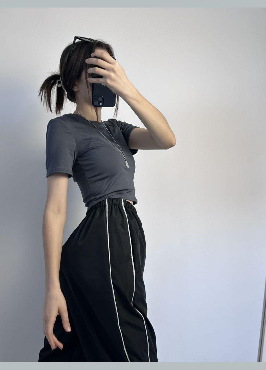 Жіночий літній костюм комплект з темно-сірого топа та трендових чорних штанів на затяжках з лампасами No Brand костюм (293337337)