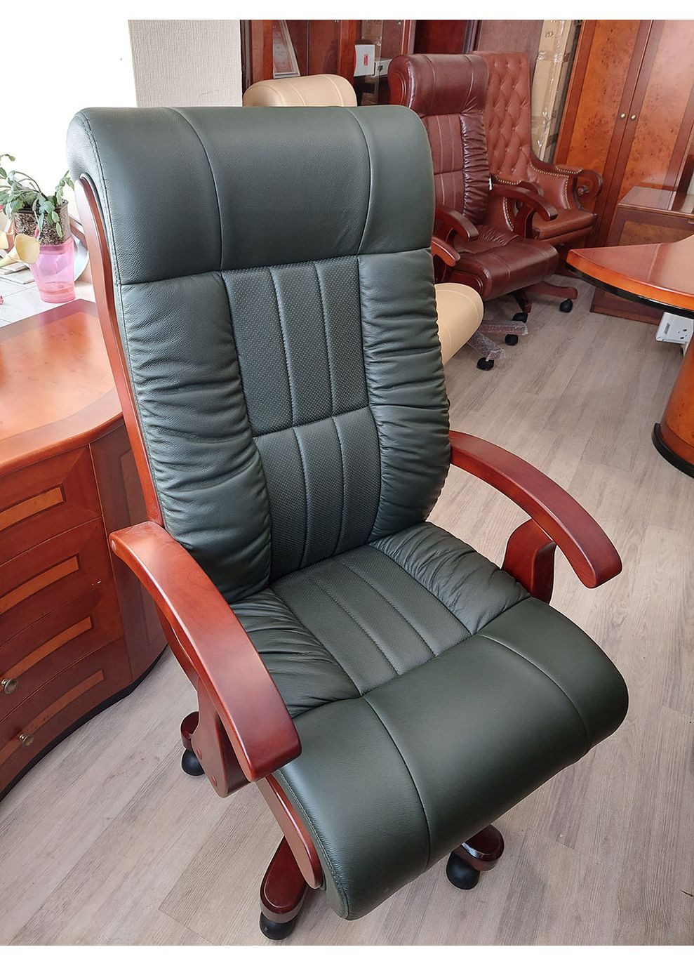 Кресло руководителя Мурано в зеленой коже Діал (360949107)