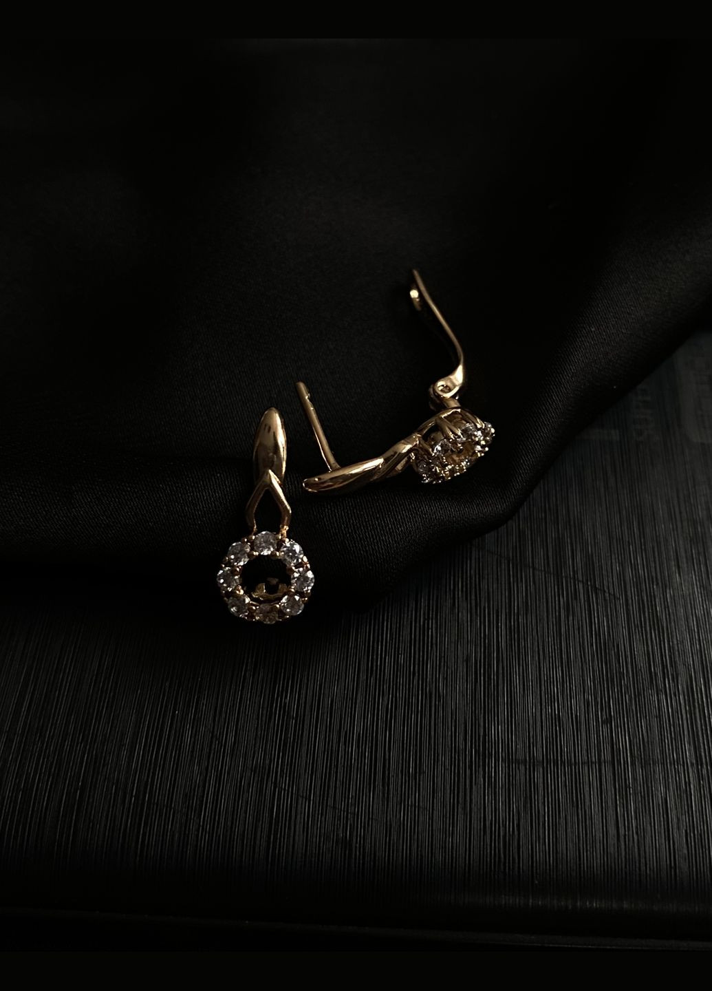 Серьги с камнями золотого цвета 30702 Fashion (335814442)