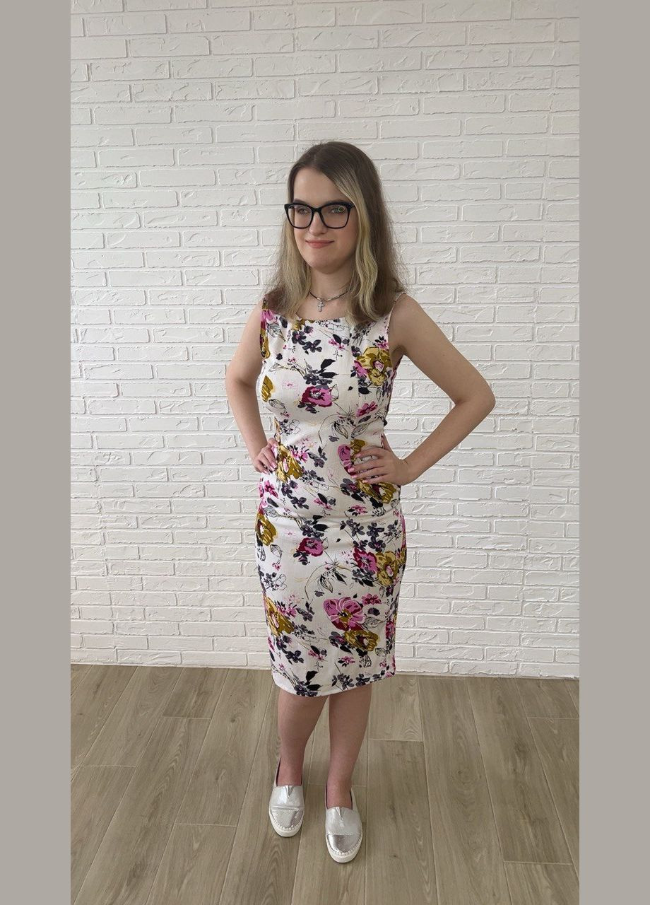 Білий повсякденний, кежуал біле лляне стрейчеве літнє жіноче плаття-футляр міді з рожевими квітами футляр, сукня-майка No Brand з квітковим принтом