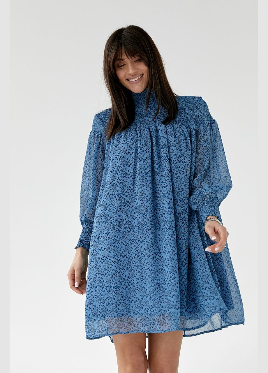 Синее повседневный шифоновое платье миди с воротником стойкой 232118 Lurex с цветочным принтом