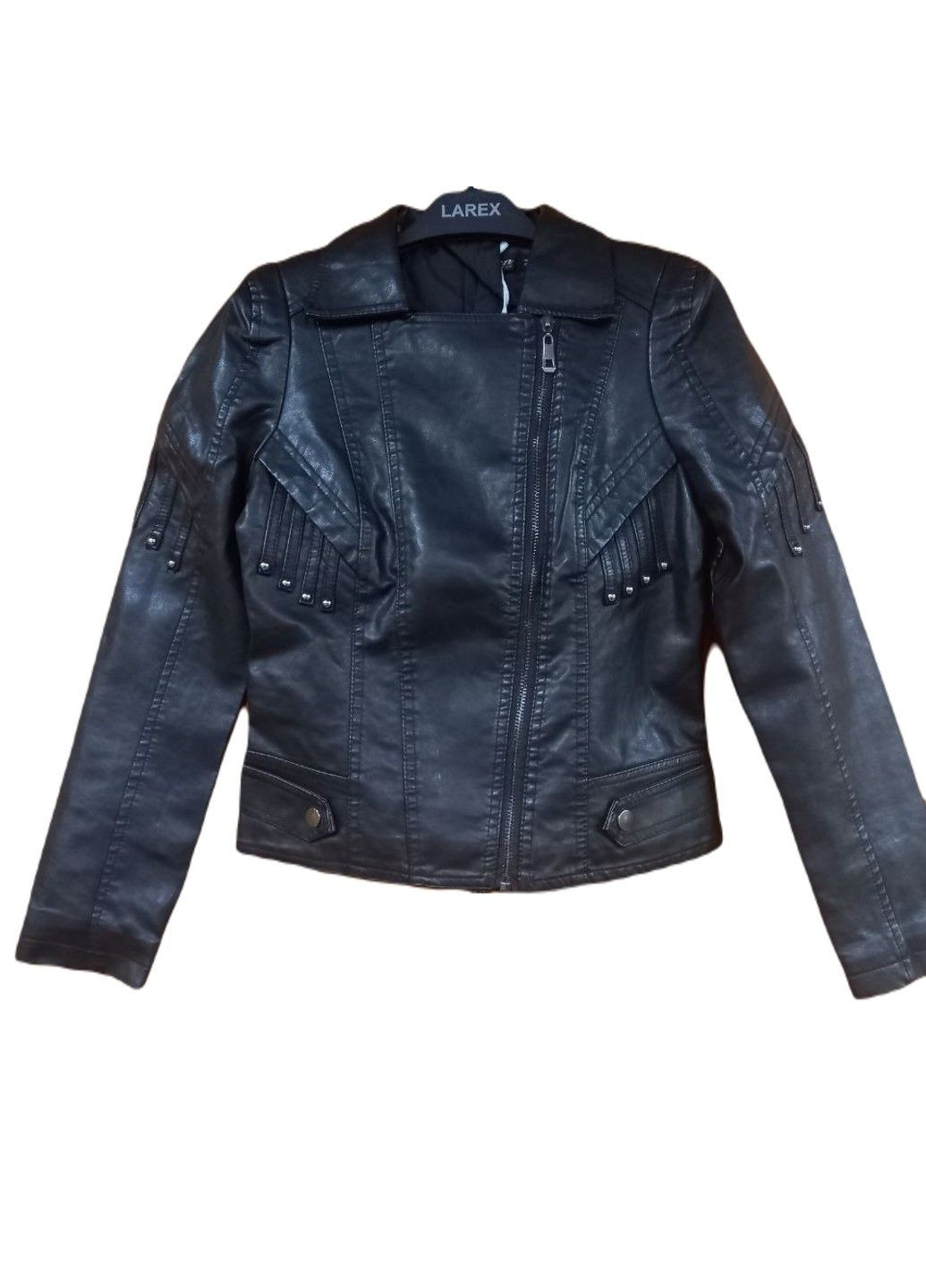 Чорна куртка косуха жіноча заклепки чорна Fashion