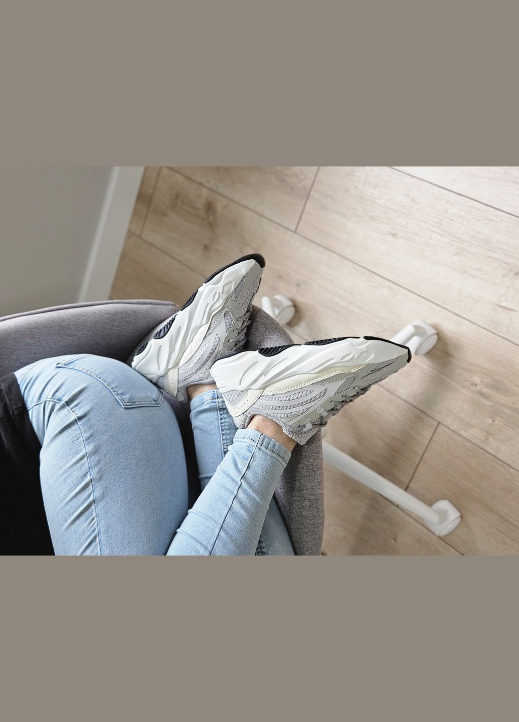 Кроссовки женские и мужские Adidas Yeezy 700 v2 Static beige | Адидас Изи 700 в2 бежевые No Brand бежевые демисезоны (307397807)