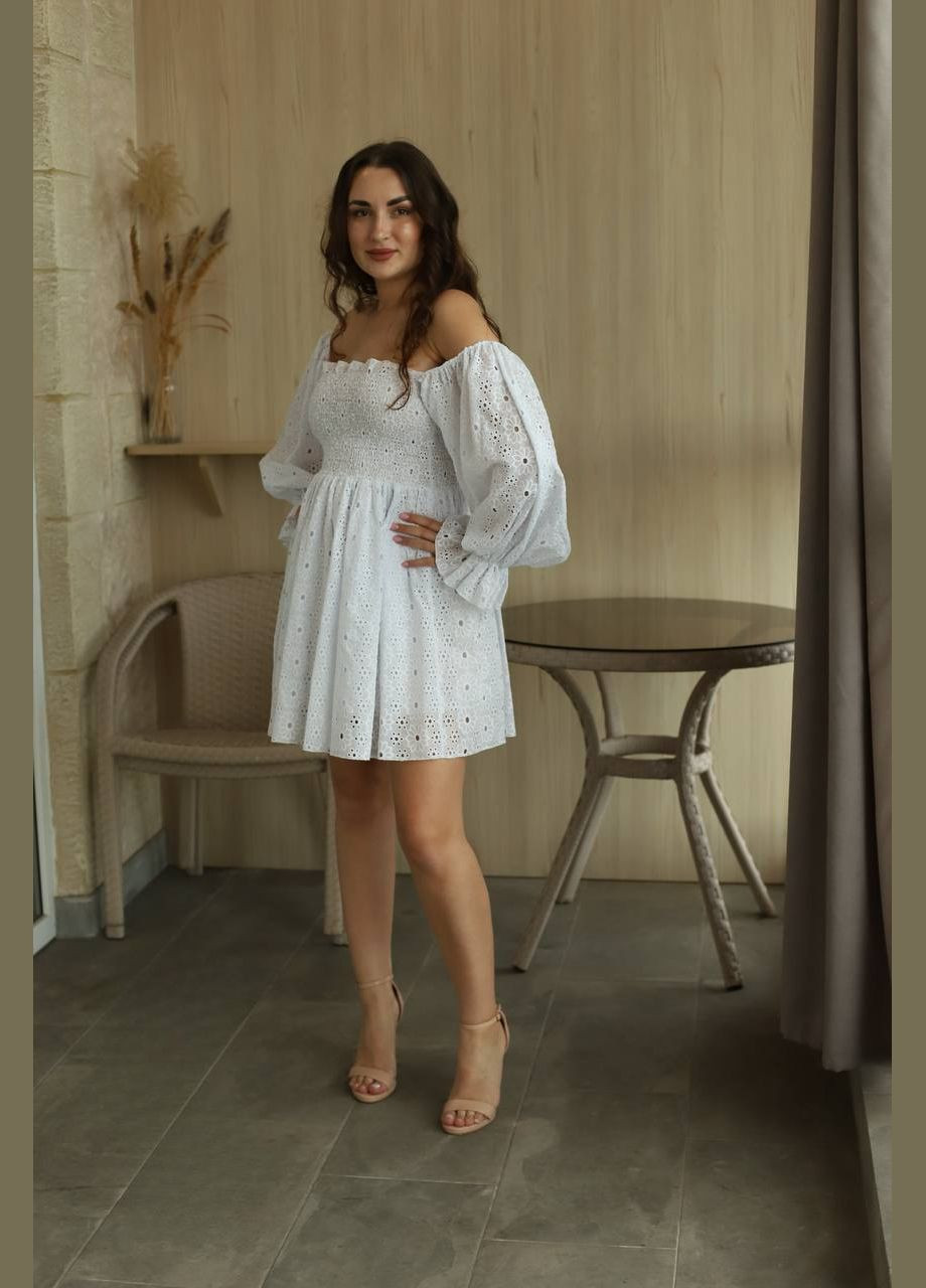 Белое кэжуал изысканное летнее платье с длинным рукавом с открытыми плечами Adelante однотонное