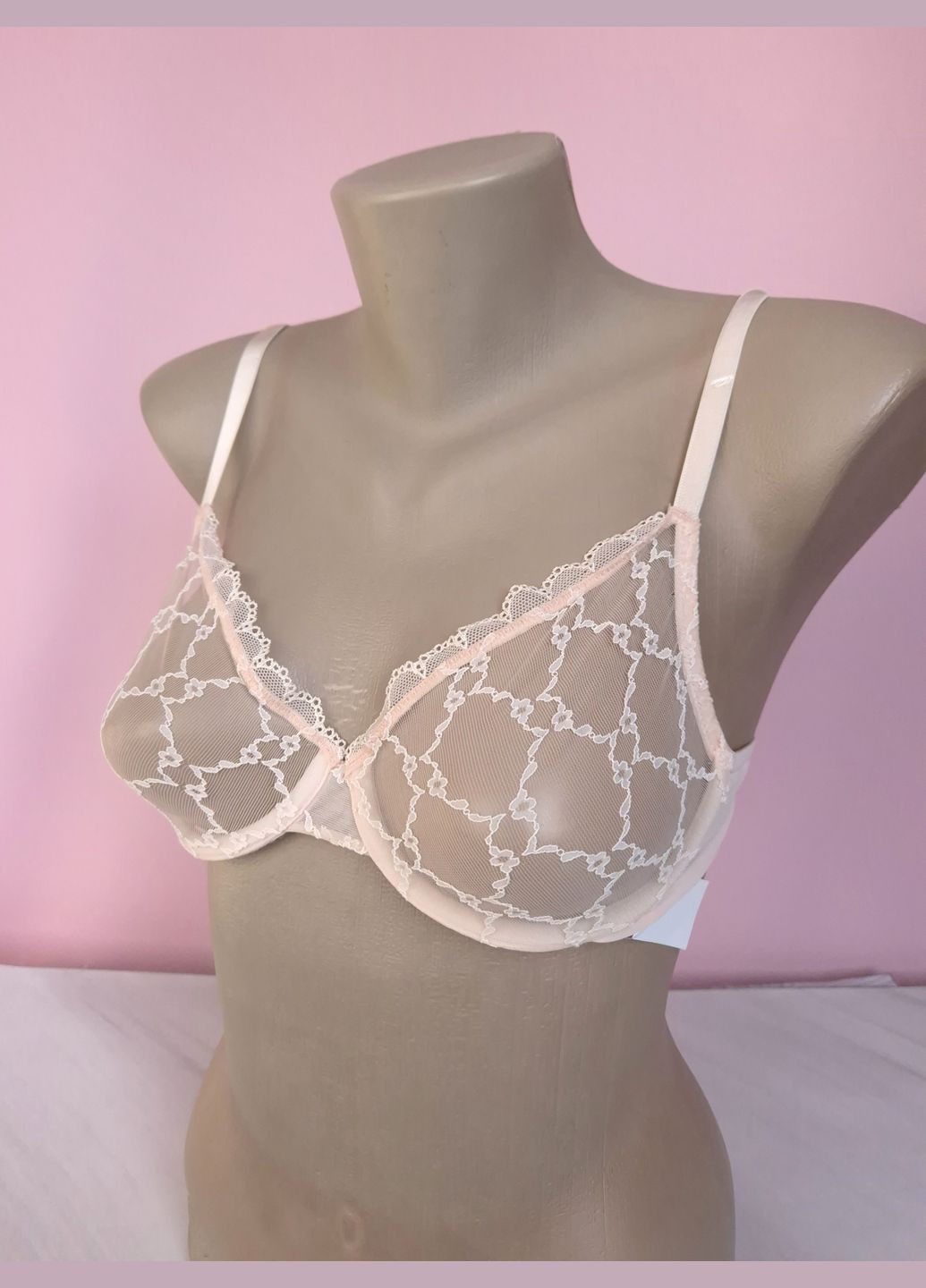 Рожевий бралетт бюстгальтер жіночий мереживний з напівпрозорими чашками silent assembly lingerie No Brand з кісточками поліамід
