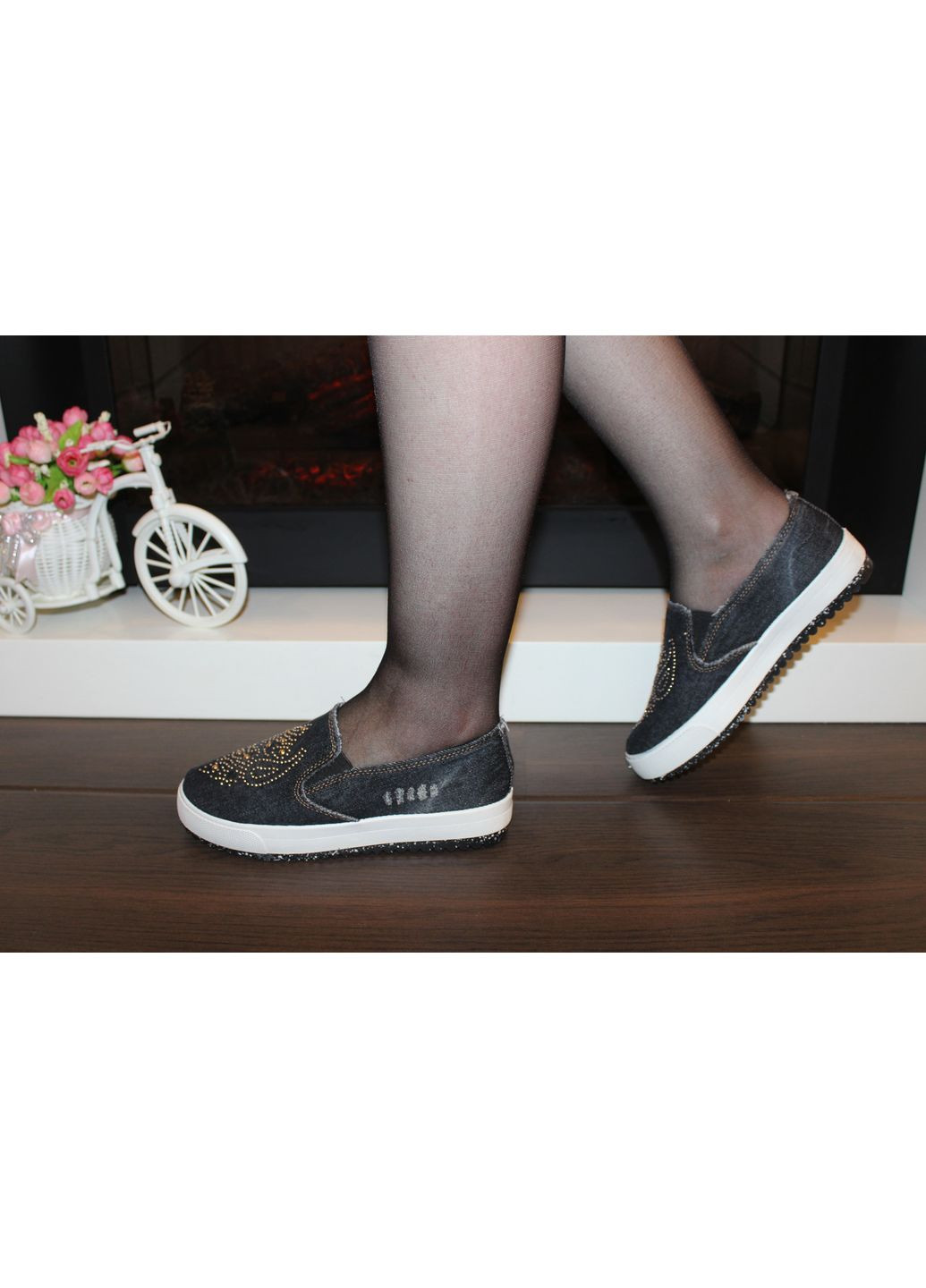 Черные слипоны женские черные джинсовые No Brand со стразами варенка