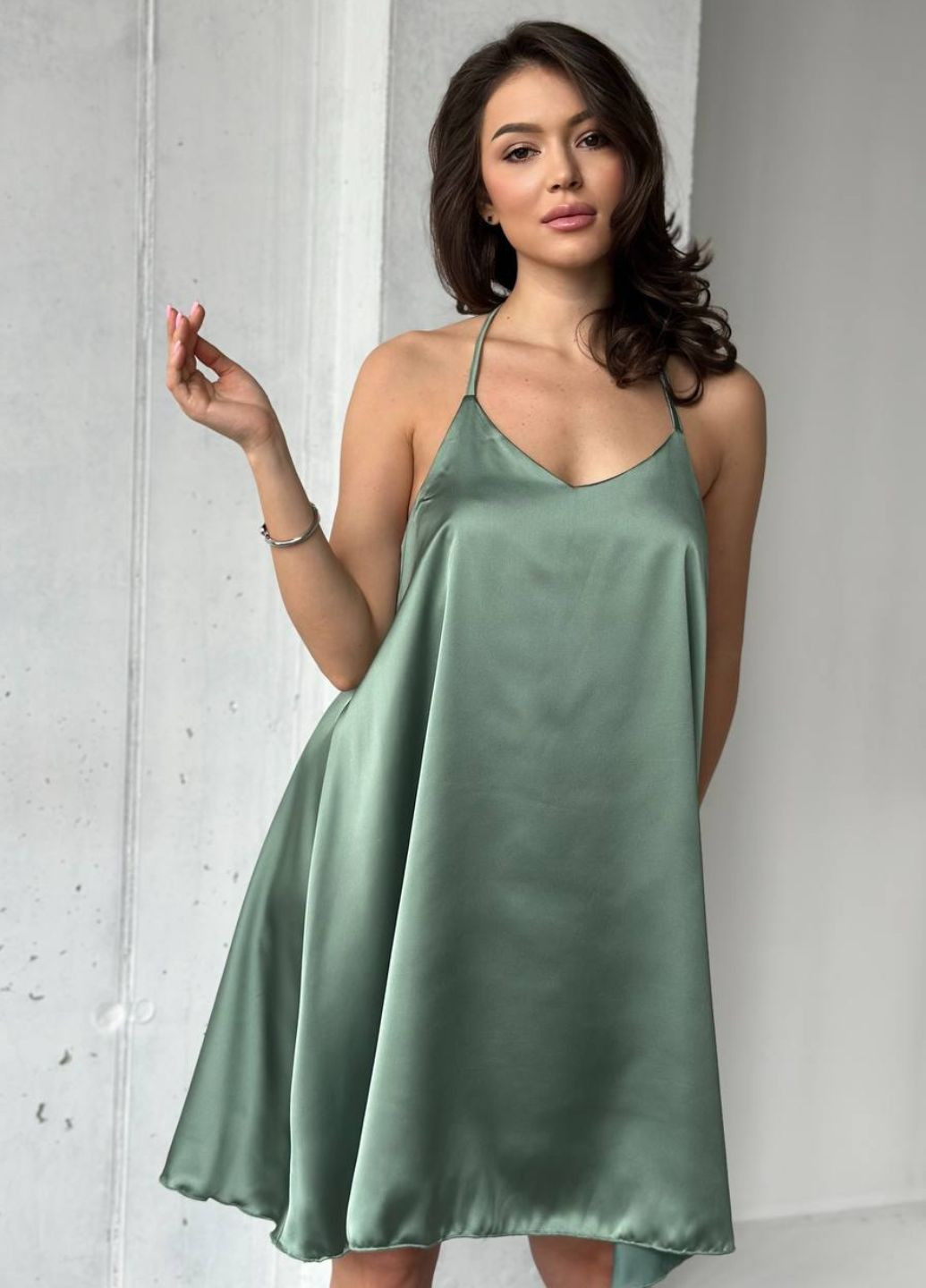 Оливковое повседневный платье – комбинация меди с открытой спиной с открытой спиной Tik-Tak однотонное