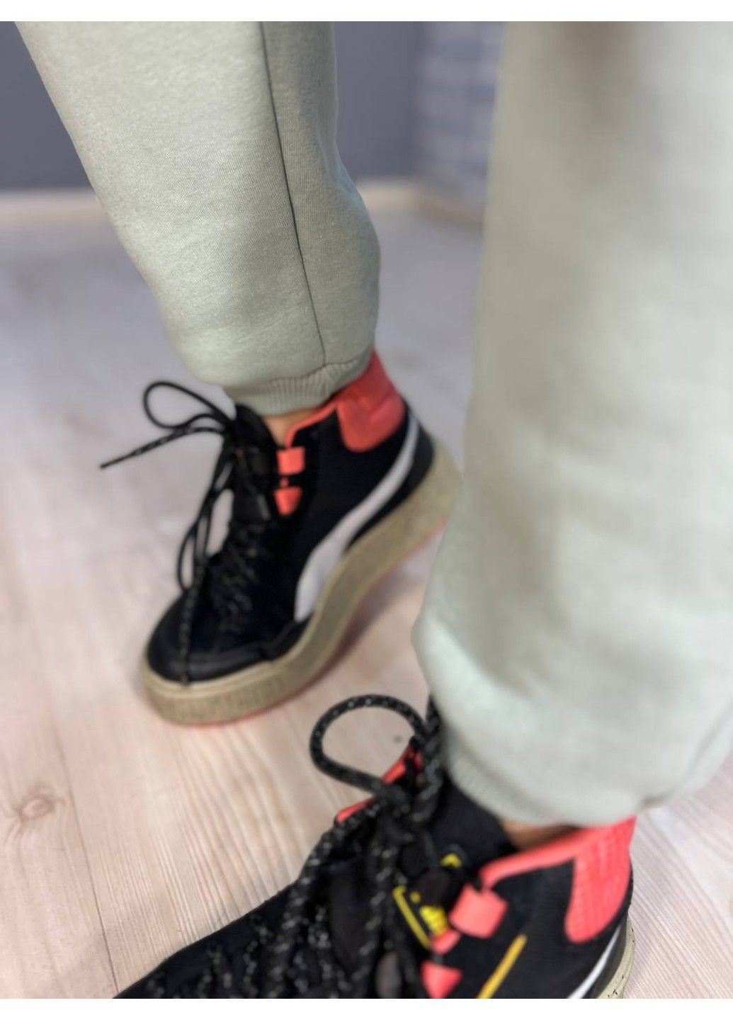 Костюм женский 24-13-03 HUD удлиненный свитшот вышивка брюки джоггеры на резинке утепленный флис оливковый Pepper&Mint (313862905)