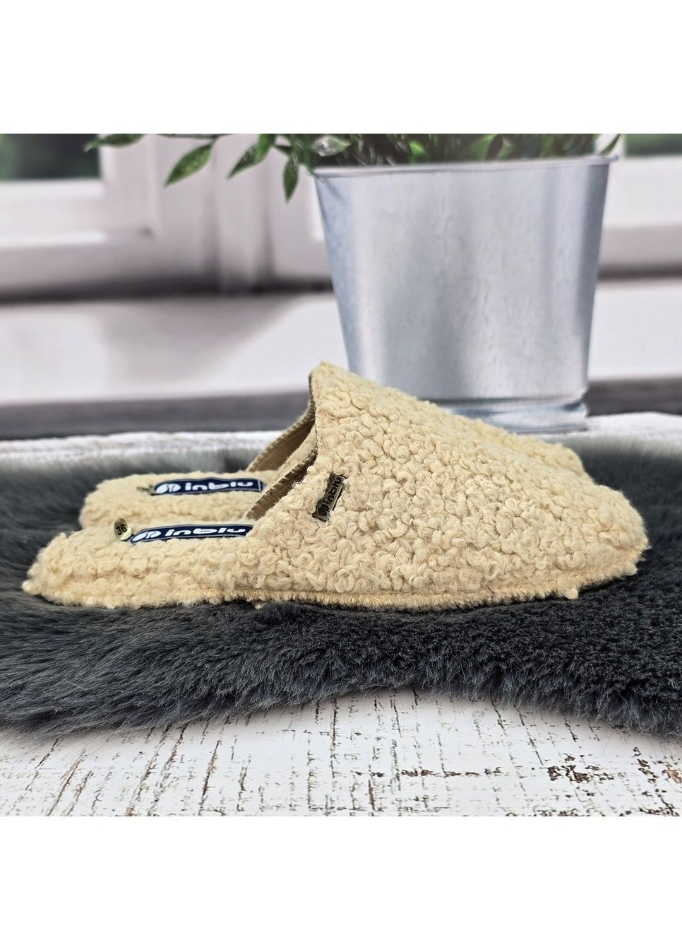 Тапочки жіночі паркетні зі штучного хутра каракуль із закритим носком Inblu (366144548)