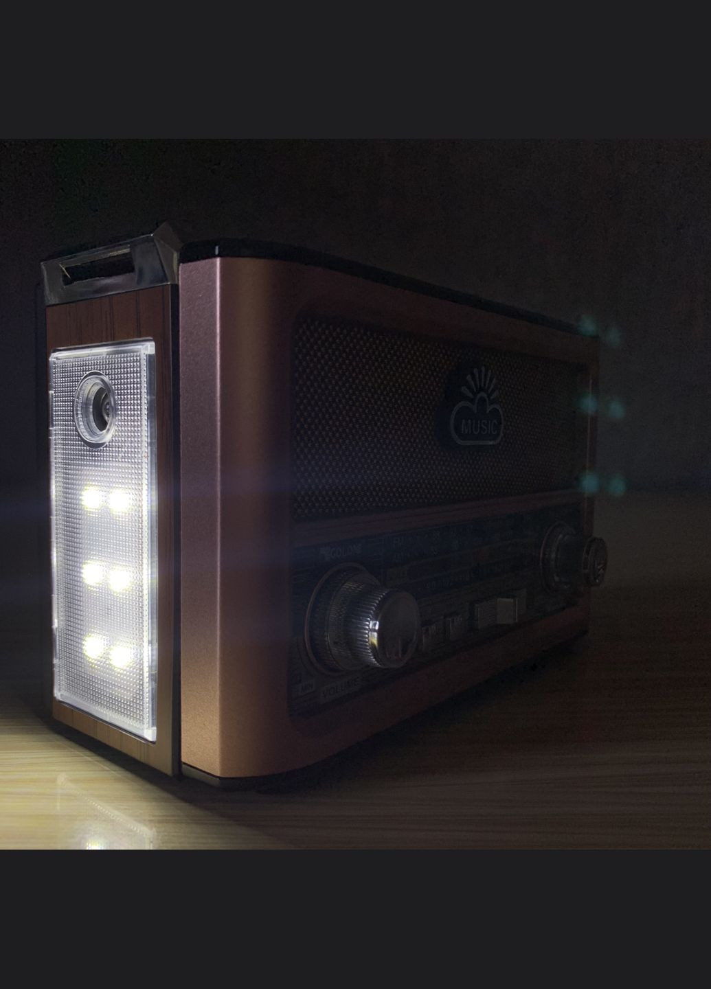 Радіоприймач від мережі з акумулятором і роз'ємом під батарейки, Bluetooth, USB, SD і двома ліхтариками Brown Golon (330828937)