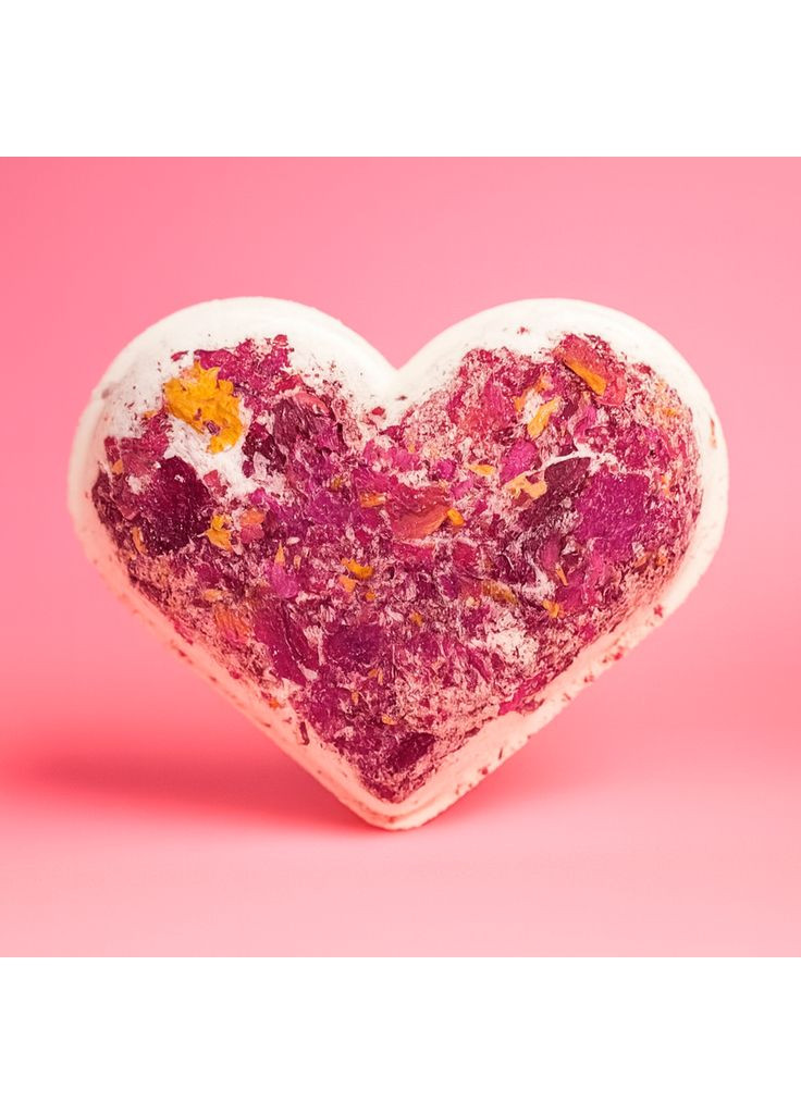 Бомбочка для ванни велике "Трояндове серце" із подрібними пелюстками та ароматом троянди 130 г No Brand (366891835)