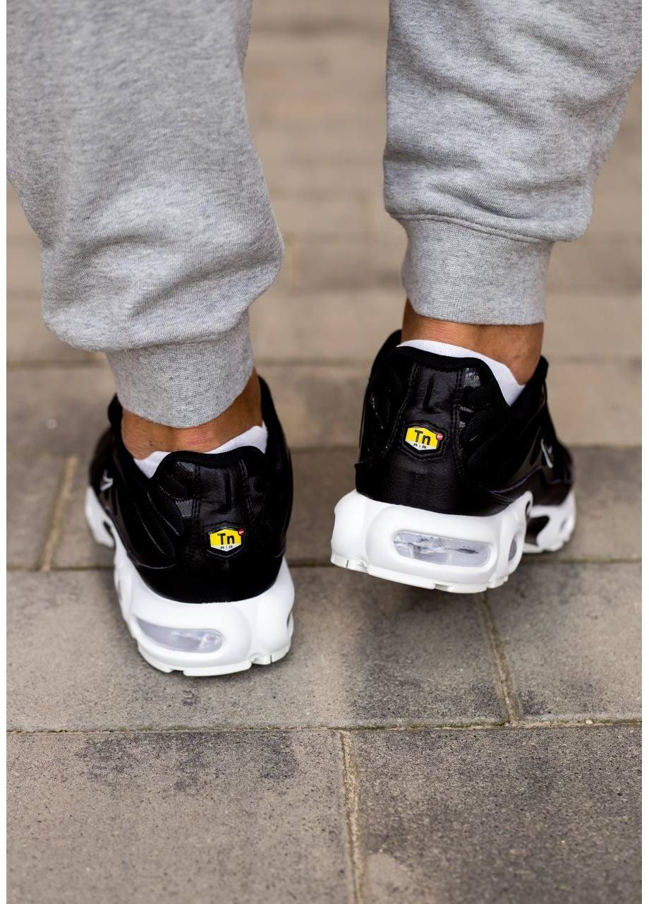 Чорні Осінні кросівки чоловічі nike air max plus tn black white найк аір макс тн плюс No Brand