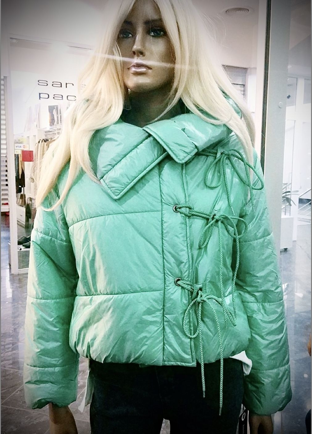 Зеленая шикарная куртка демисезонная женска. италия FLY