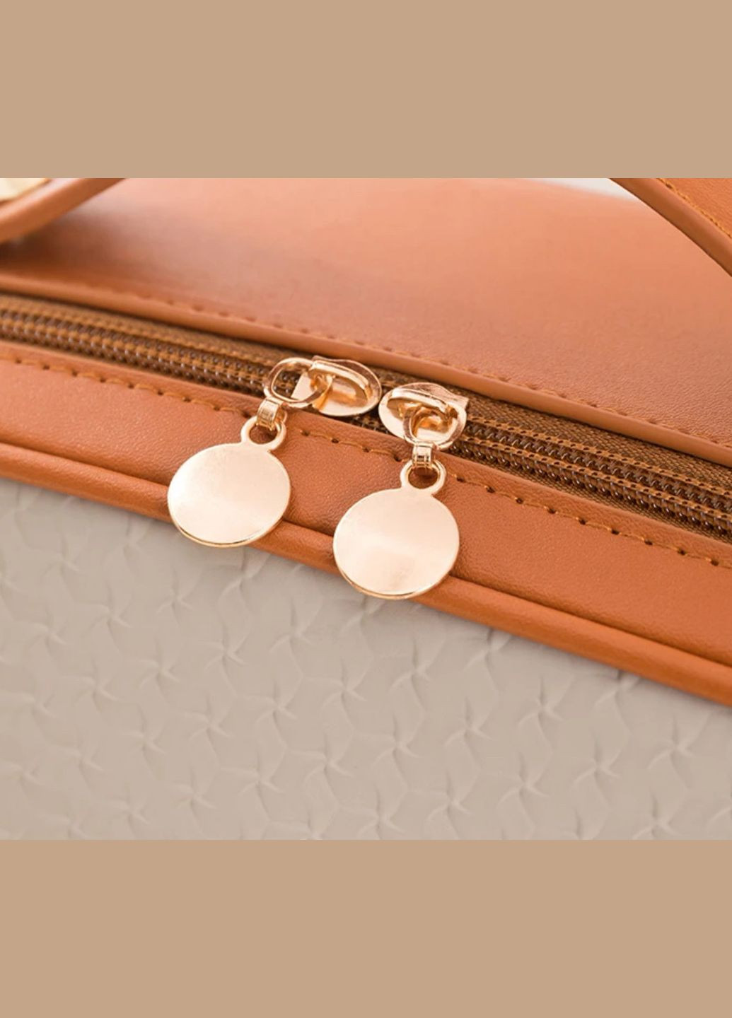 Багатофункціональна текстурна сумка-органайзер косметичка коричневого кольору No Brand (324559328)