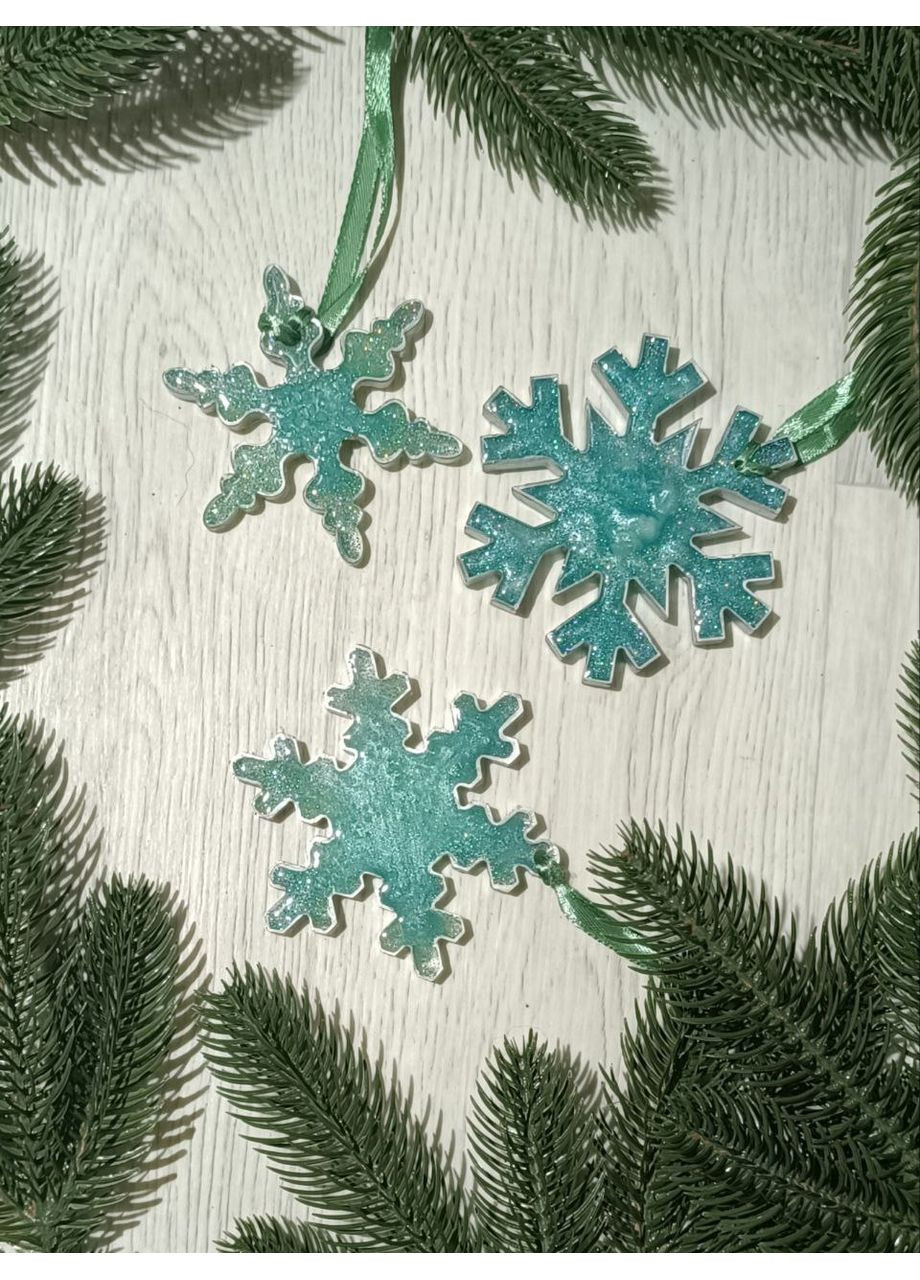 Новорічна іграшка з епоксидної смоли ручної роботи Сніжинка Набір з 3 Hand Made (365722459)