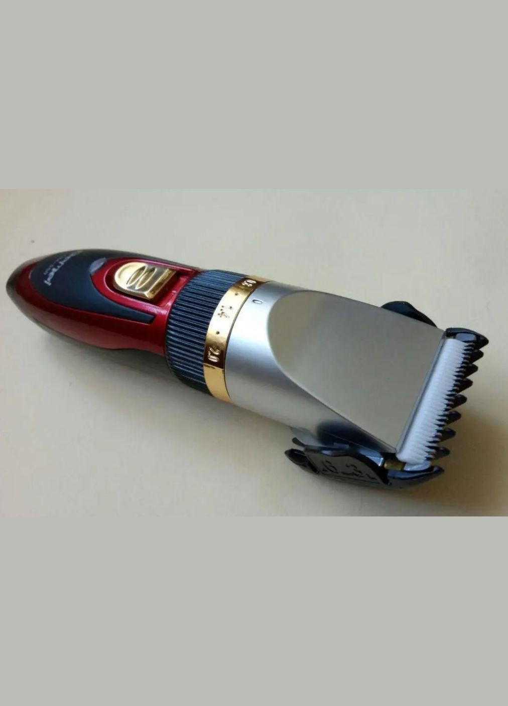 Акумуляторна машинка для стрижки 1000 мАг 3 Вт з насадками червона (2390000055) Geemy GM-550 (351363105)