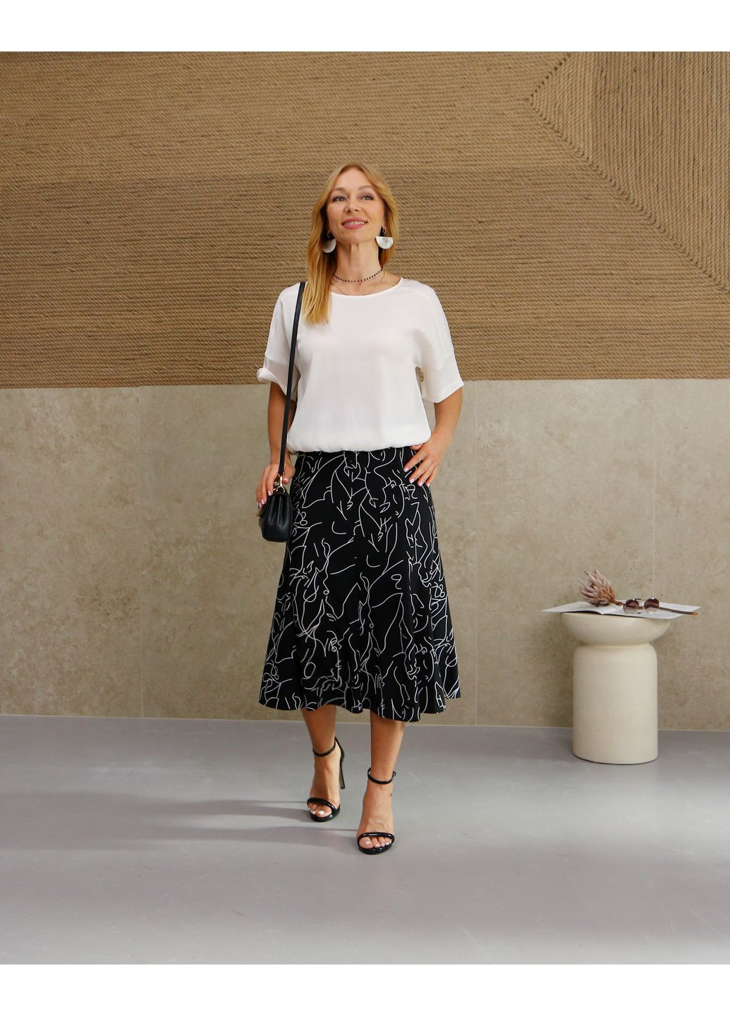 Черно-белая летняя юбка трапеция 321ал черная с белым №2 No Brand клешированная