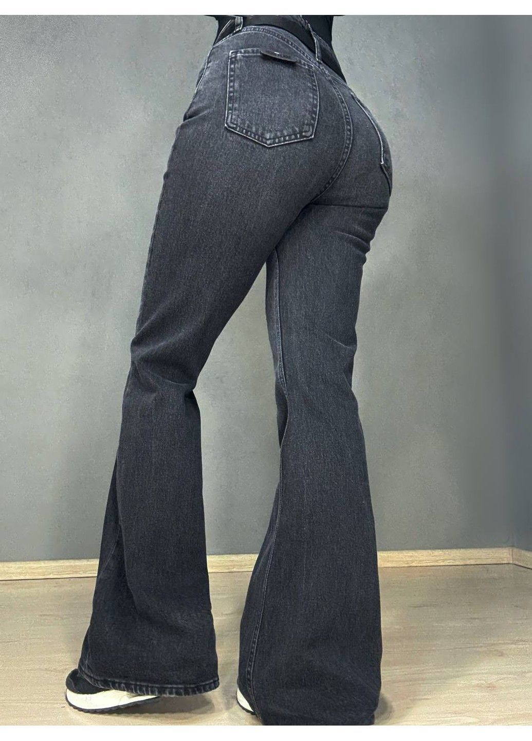 Джинсы женские 1563 клеш mom flare с ремнем черные Cracpot - (363130888)