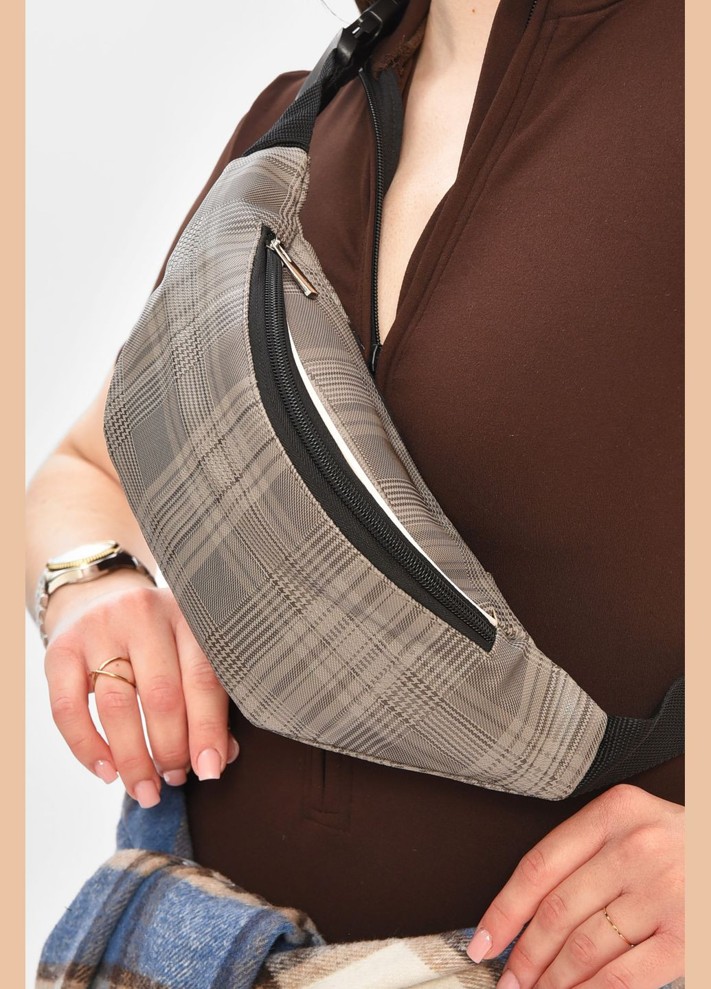 Бананка женская серого цвета с принтом Let's Shop (335007388)