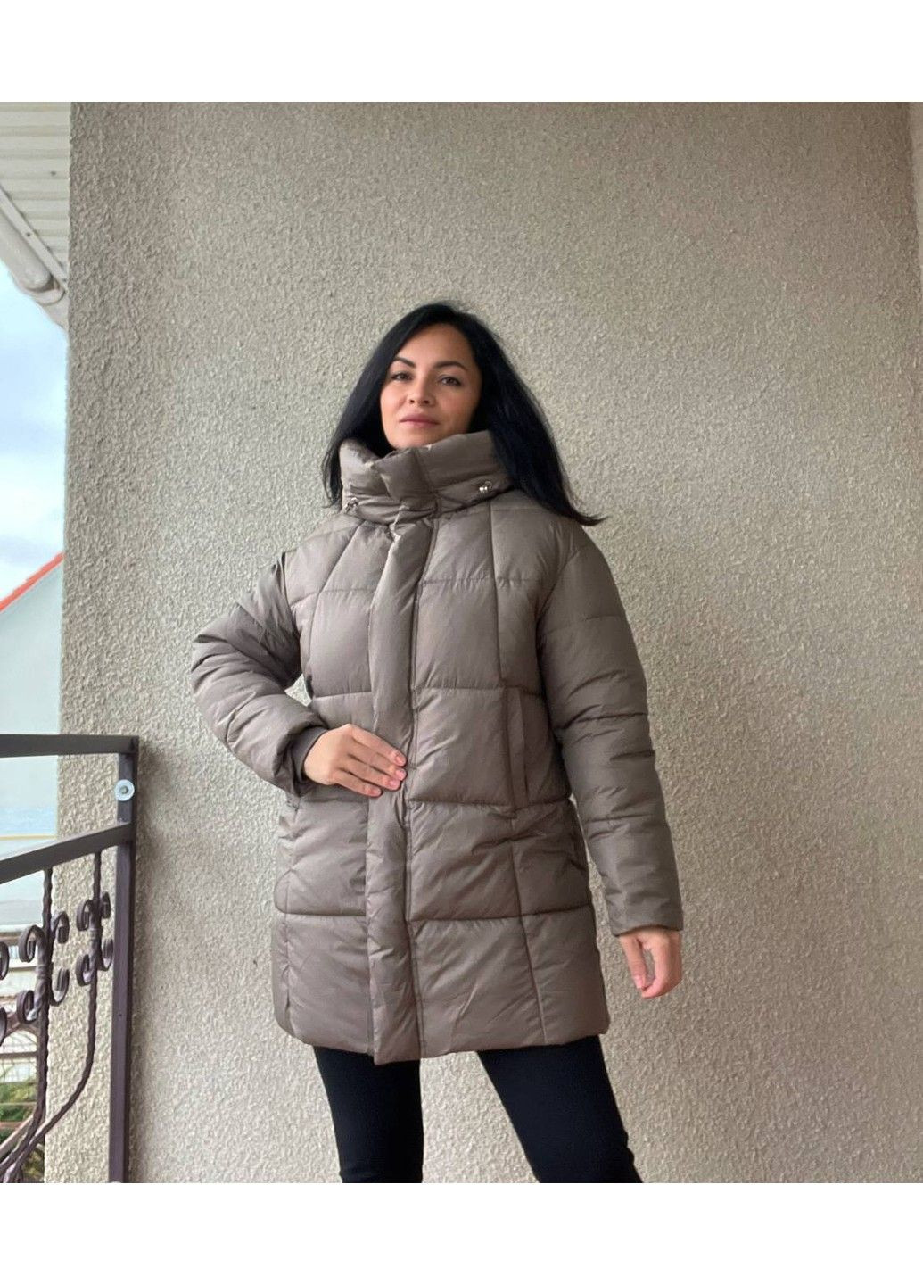 Коричнева демісезонна куртка жіноча 9045 довга стегана з капюшоном пальто коричнева Lady yep