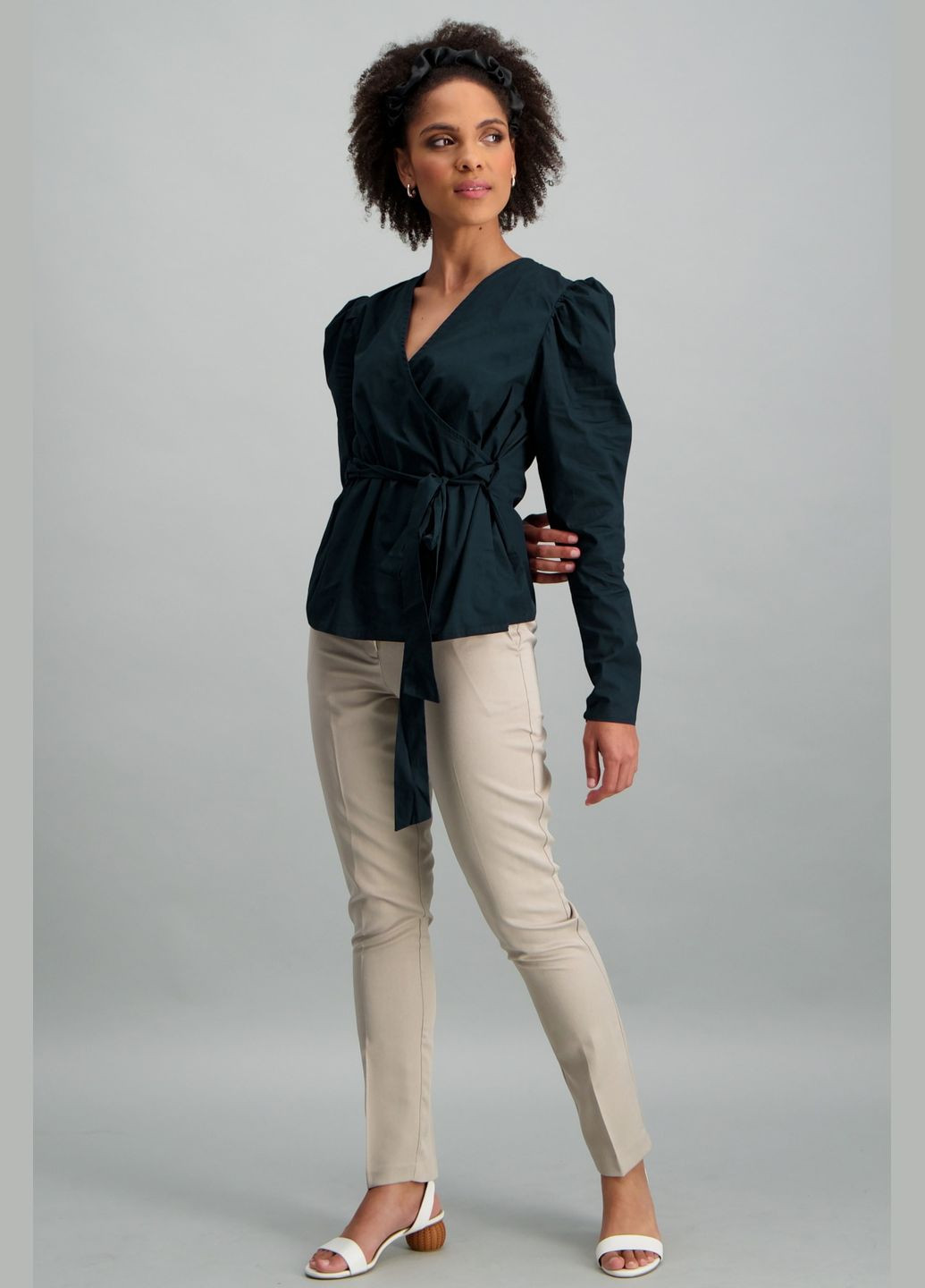 Чёрная блузка женская черного цвета с баской Let's Shop