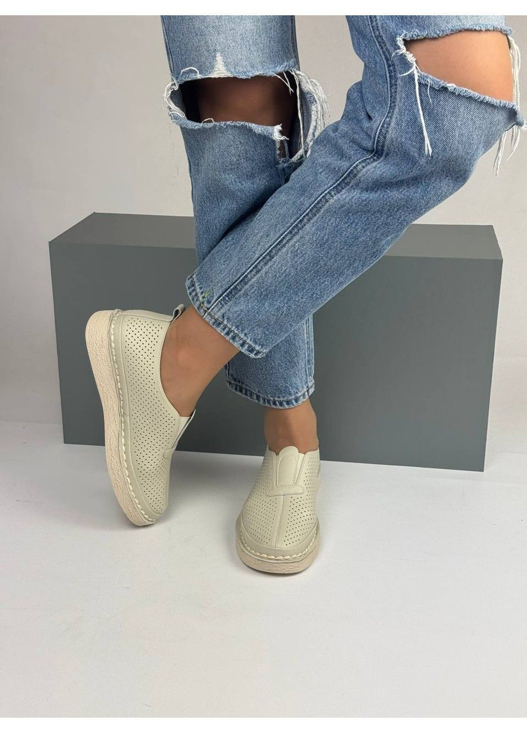 Бежевые 432 мокасины кожаные бежевые с перфорацией No Brand