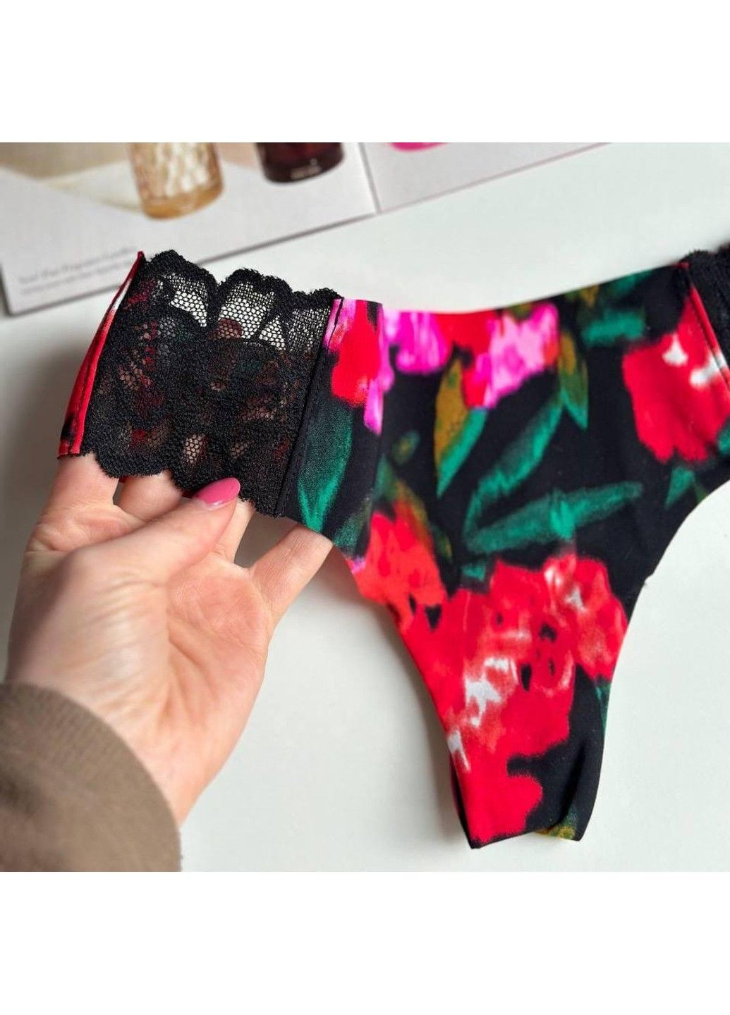 Трусики-стринги женские бесшовные PINK No-Show Thong Panty черные Victoria's Secret (316659588)