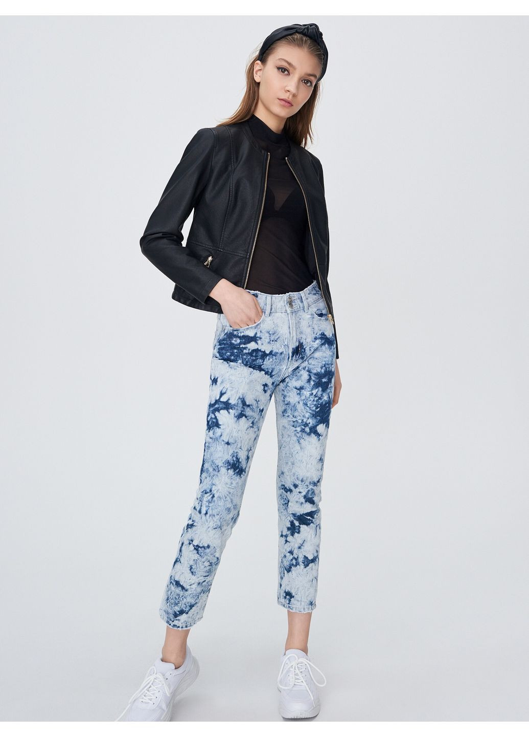 Черная демисезонная куртка из эко кожи Sinsay