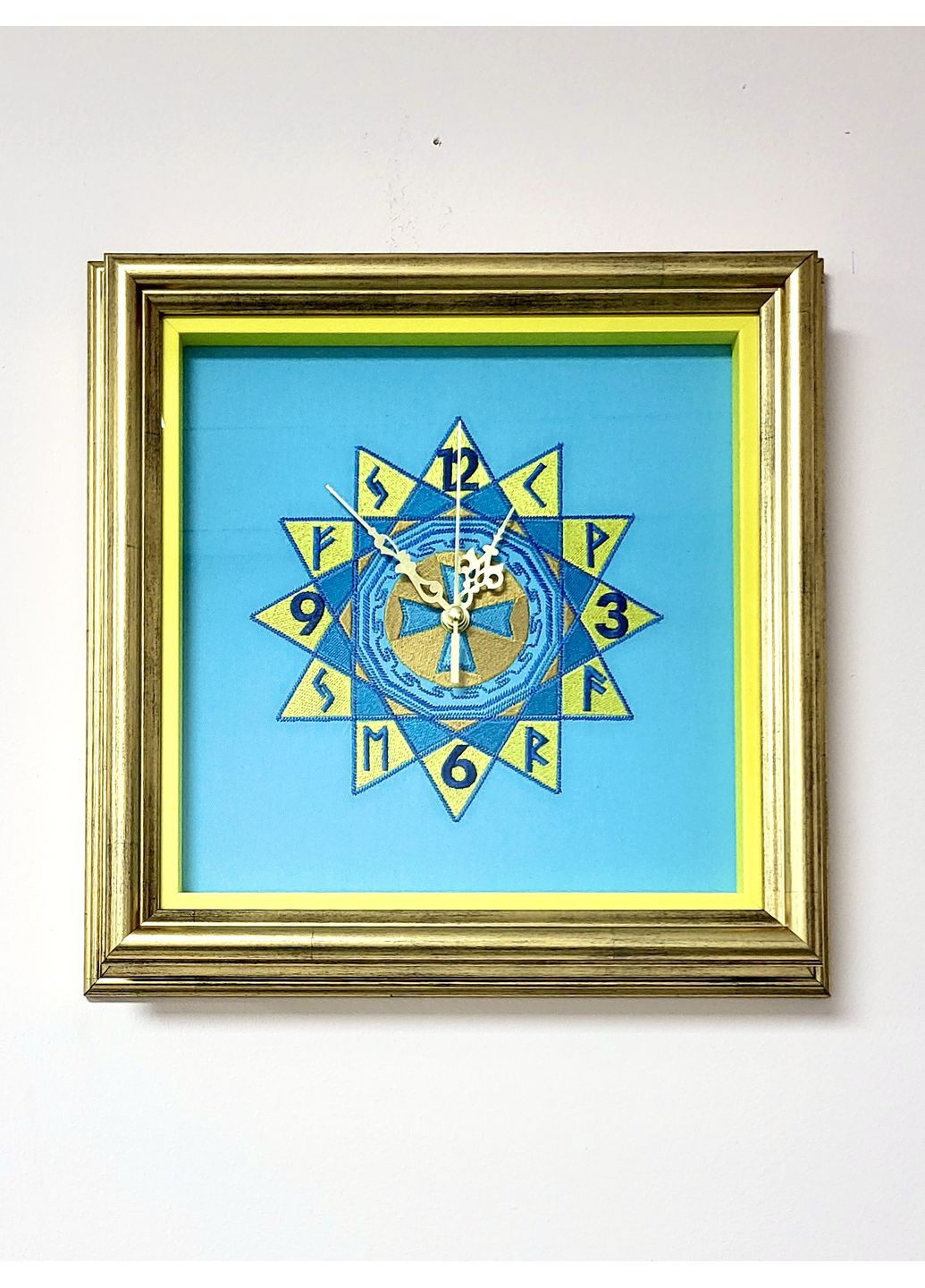 Часы оберег Tiferet NF Звезда Эрцгаммы с рунами 35х35 см голубой котон (NF0609) Tiferet-NF (371996482)