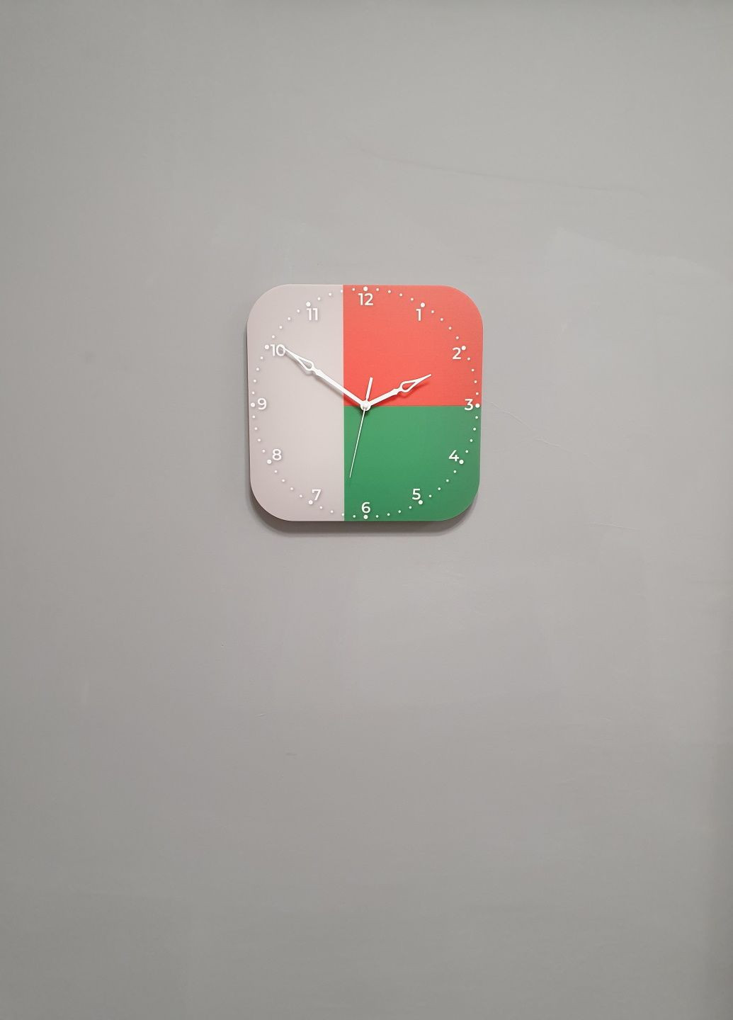 Часы настенные флаг Мадагаскара No Brand (321989383)