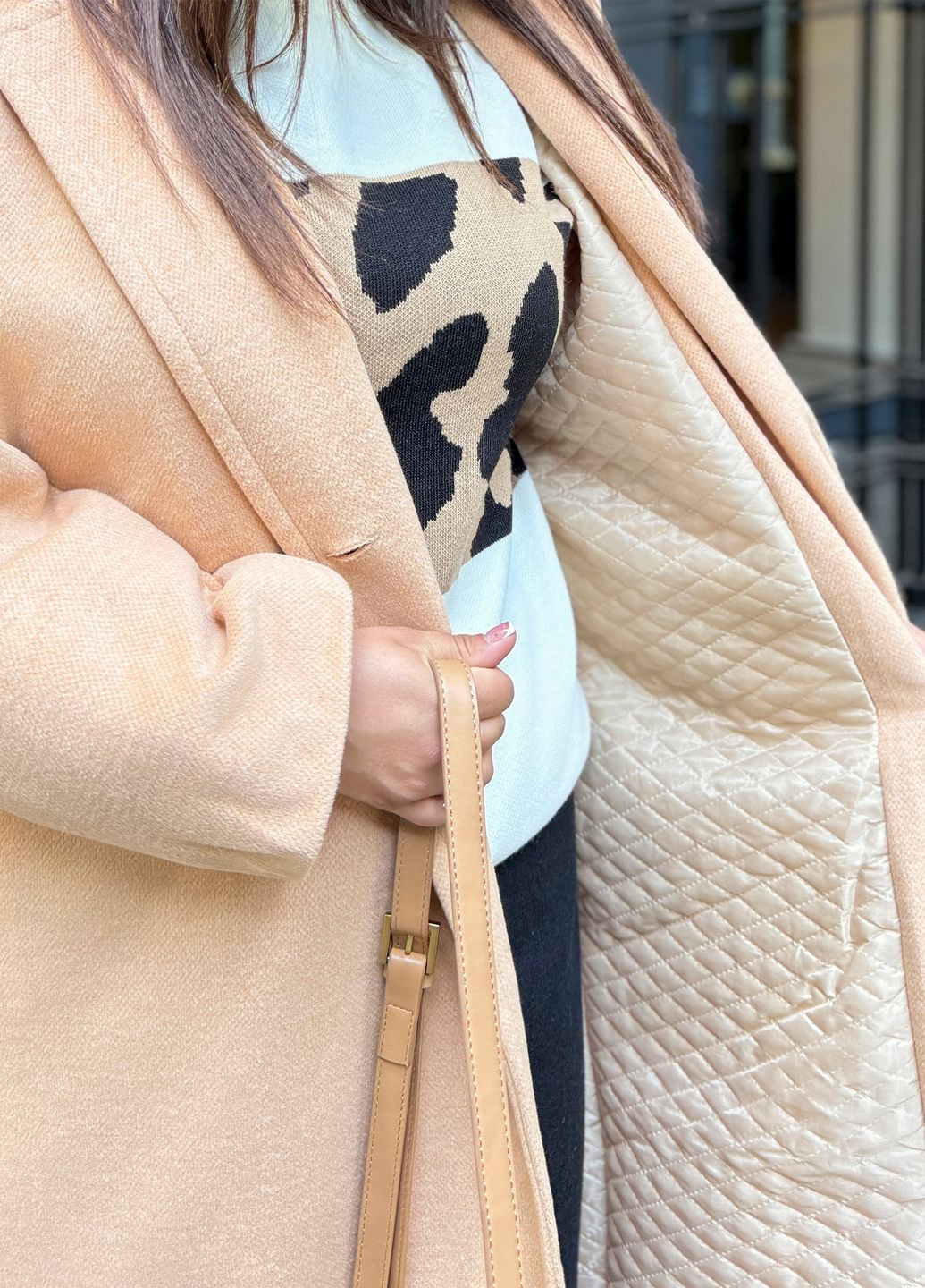 Світло-бежеве зимнє Пальто жіноче довге однобортне з поясом однобортне No Brand