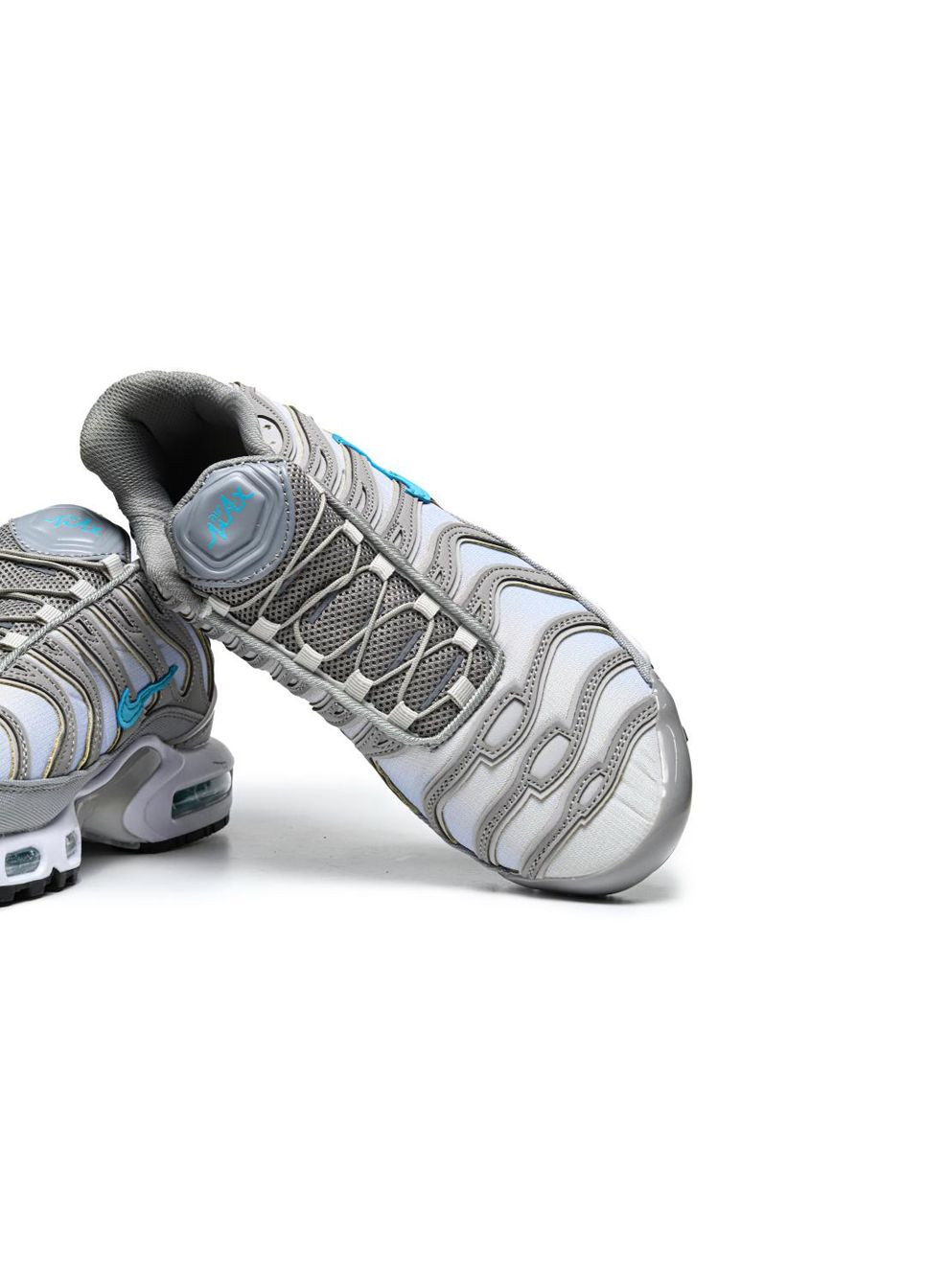 КРОСІВКИ ЖІНОЧІ NIKE AIR MAX TN GREY WATERPROOF НАЙК АІР МАКС ТН ПЛЮС No Brand сірі демісезони (368862265)