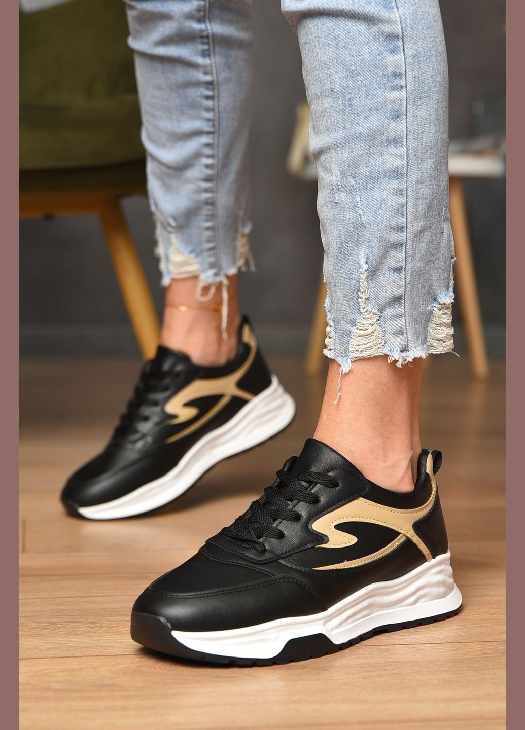 Кросівки жіночі чорного кольору на шнурівці Let's Shop чорні демісезони (347234614)