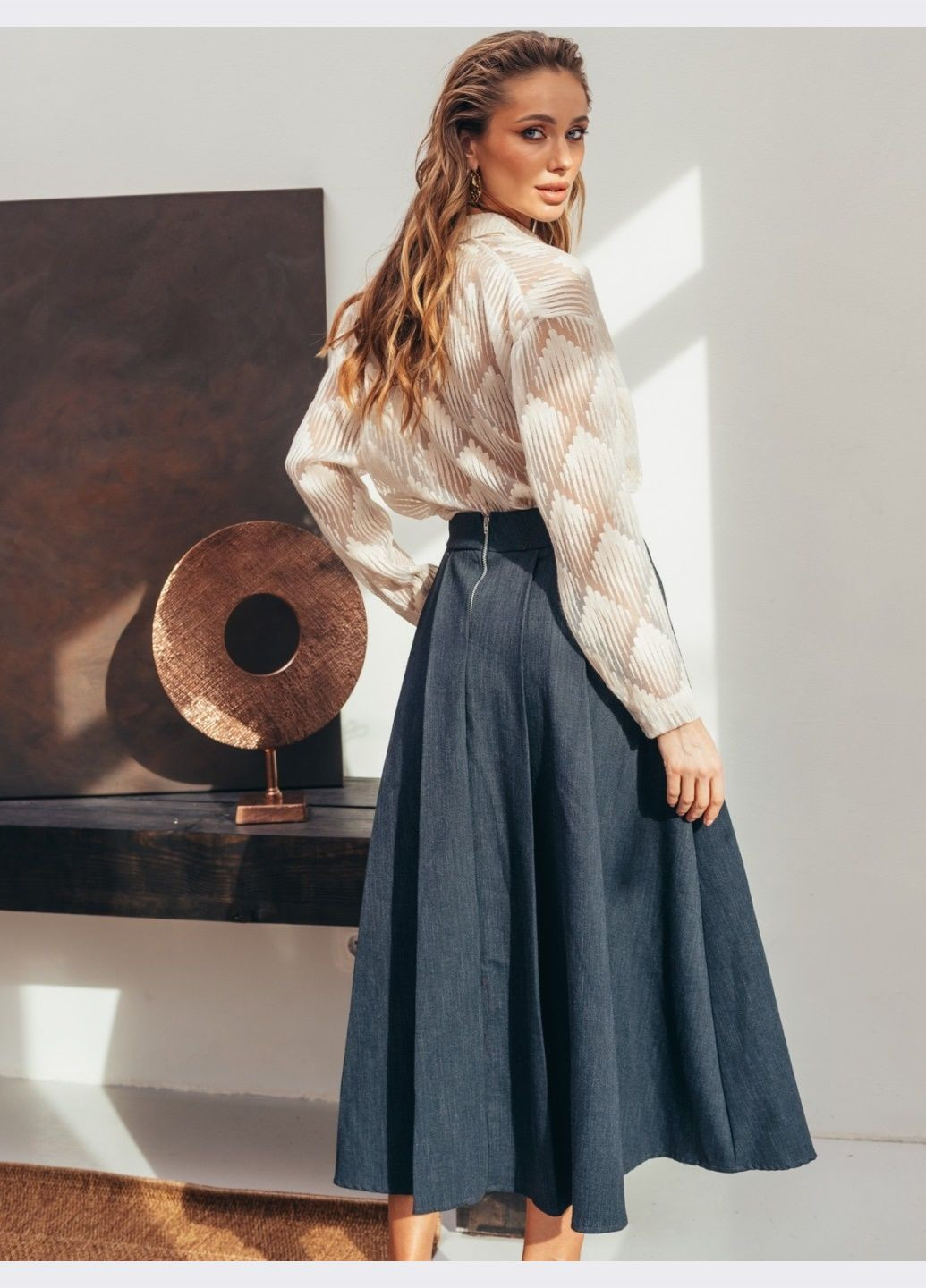 Синяя кэжуал однотонная джинсовая юбка-миди синего цвета Dressa