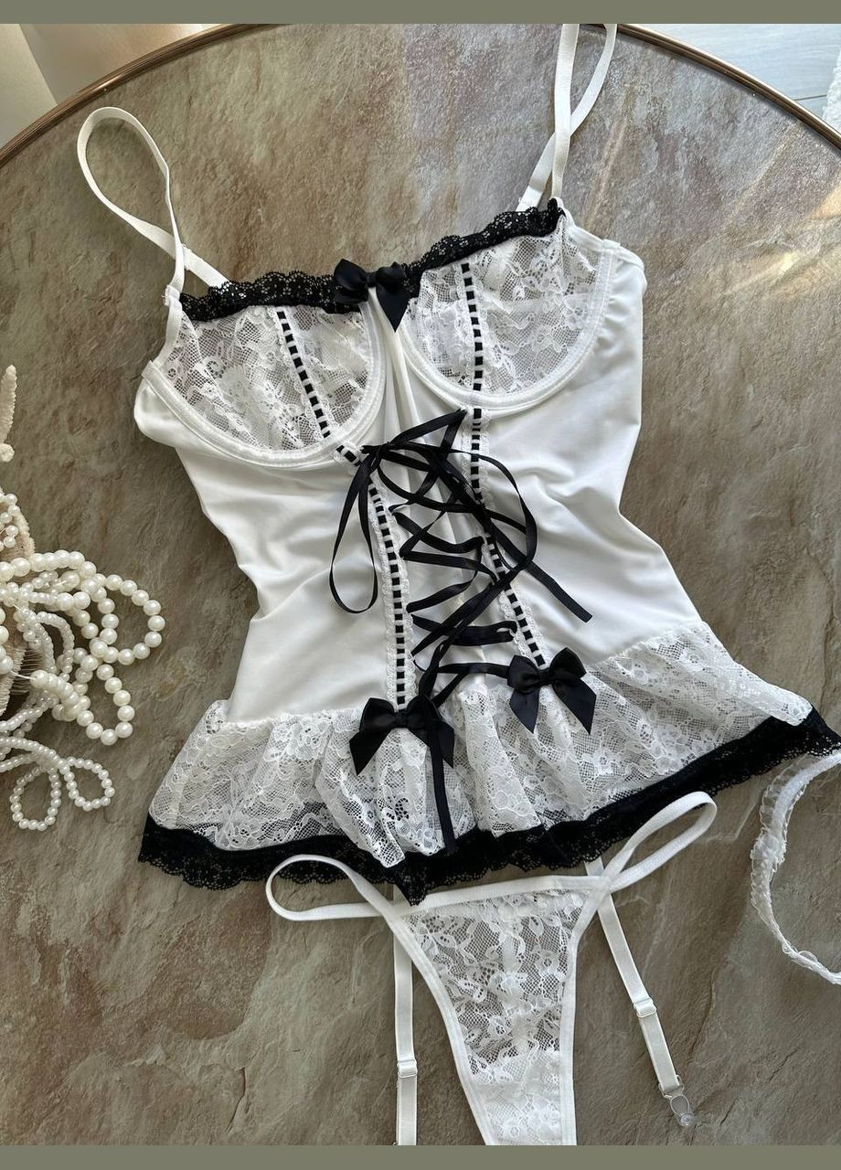 Білий демісезонний грайливий комплектик з гартерами Vakko