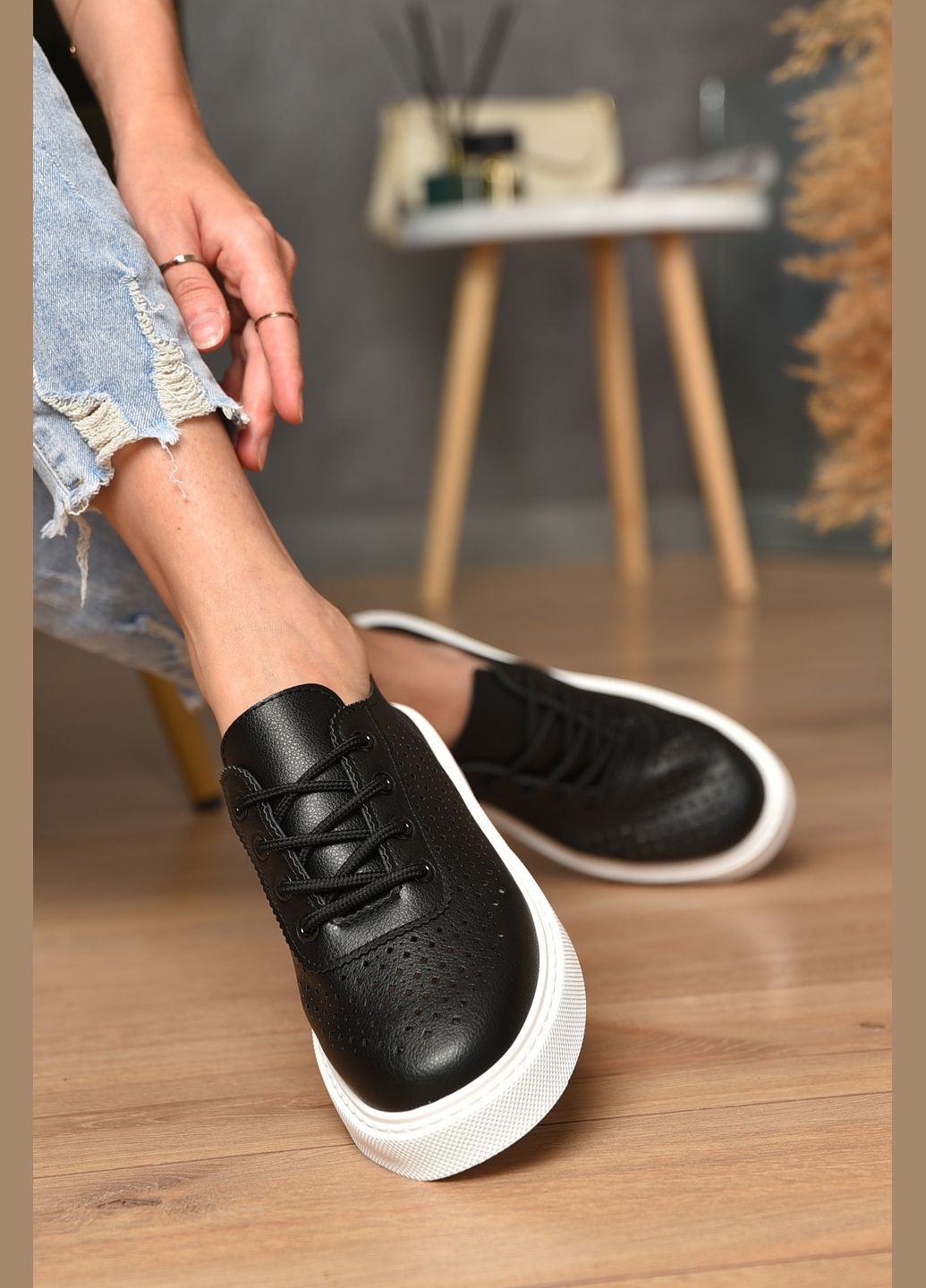 Черные слипоны женские черного цвета Let's Shop однотонные