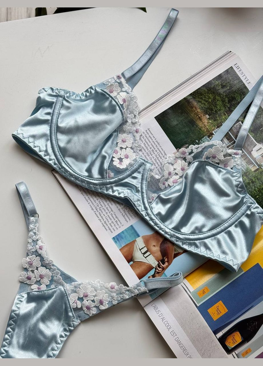 Світло-блакитний демісезонний ніжний комплект у небесному кольорі Vakko