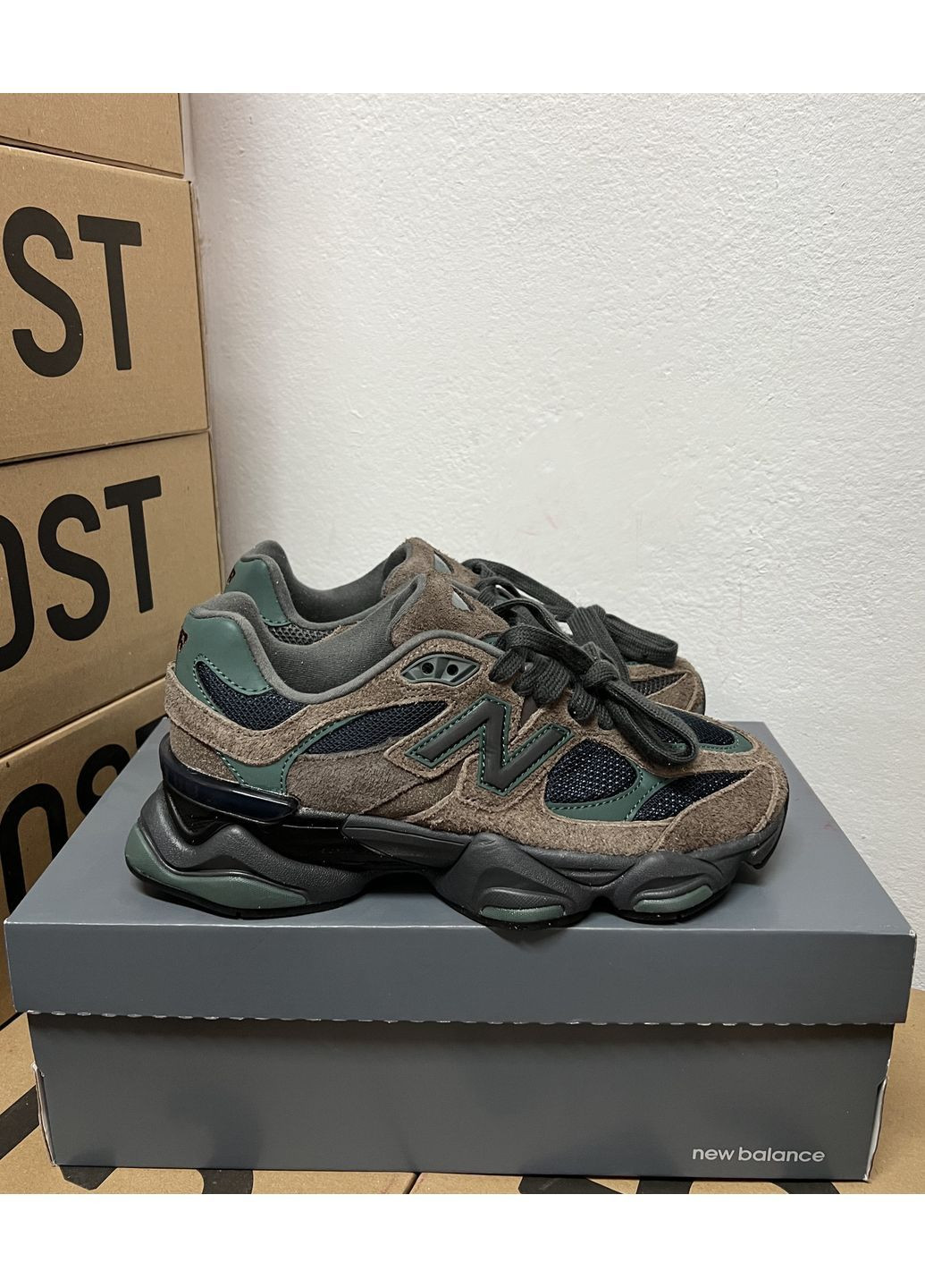 Коричневые всесезонные кроссовки 9060 beef and broccol New Balance