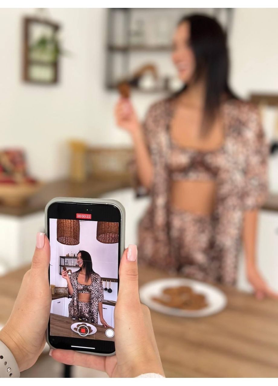 Комбинированная женская пижама тройка из шелка леопардового цвета / атласная женская пижама тройка топ шорты халат / женская пижама тройка No Brand