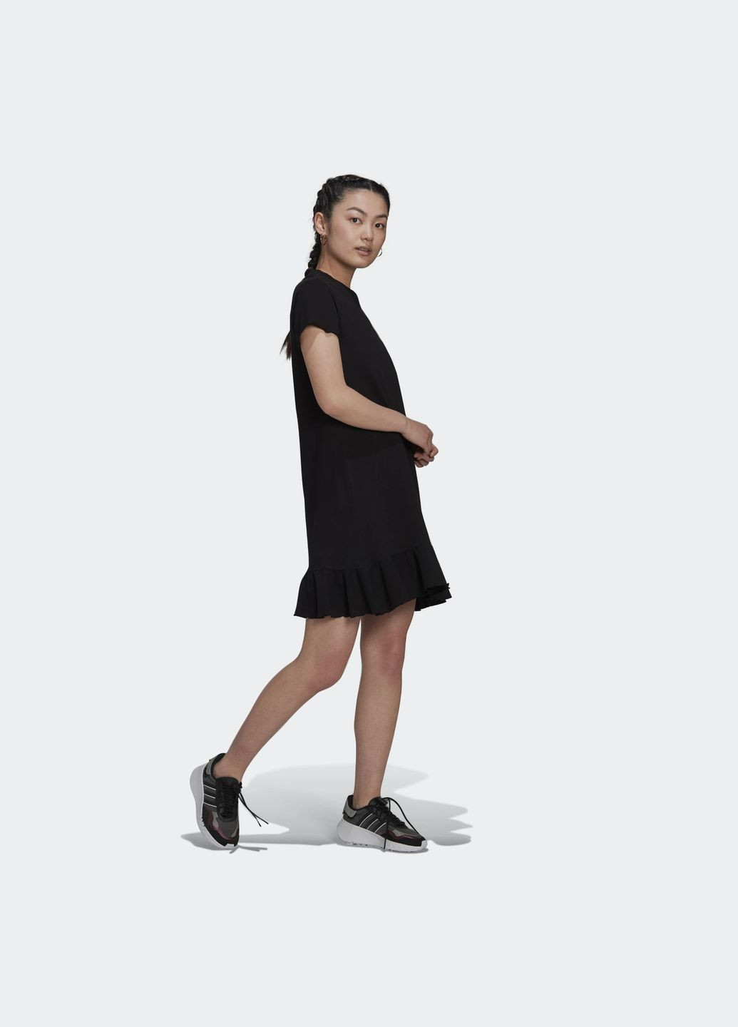 Черное повседневный платье adidas однотонное